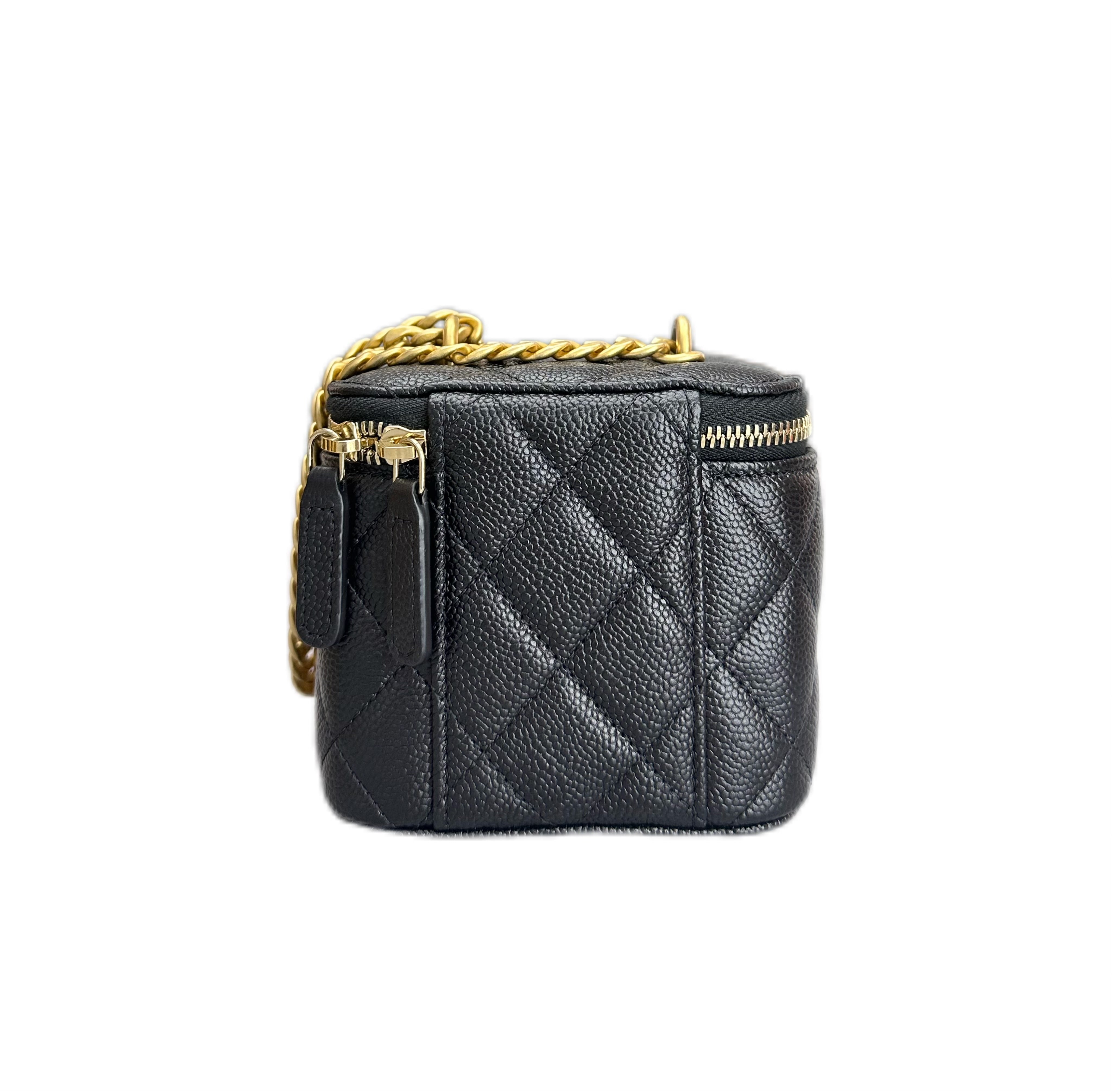 CHANEL MINI Vanity Case with Heart-shaped Pendant Clutch with Chain （Black Calfskin）