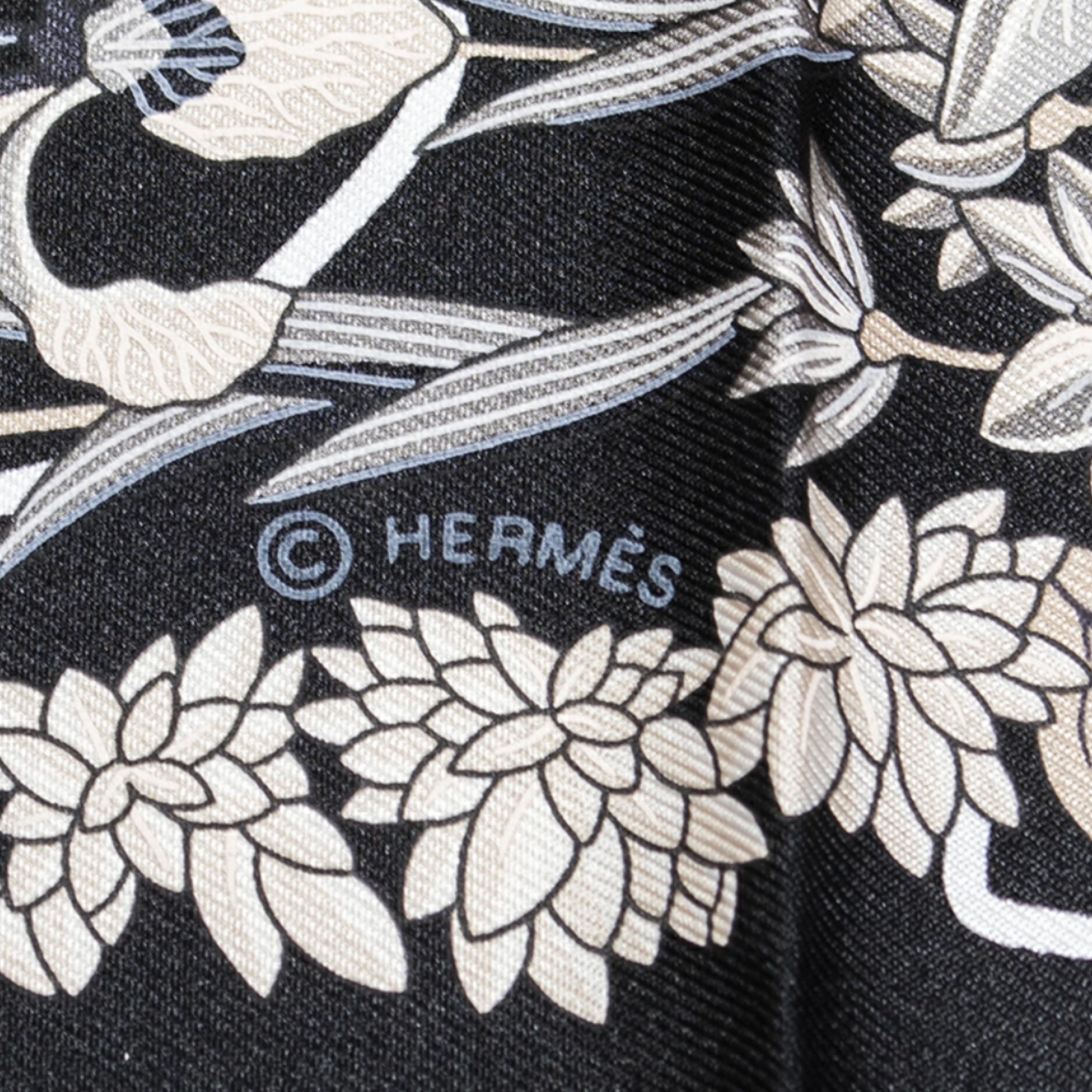 HERMÈS Planifleurs scarf 90 Noir / Gris / Parchemin (Black)