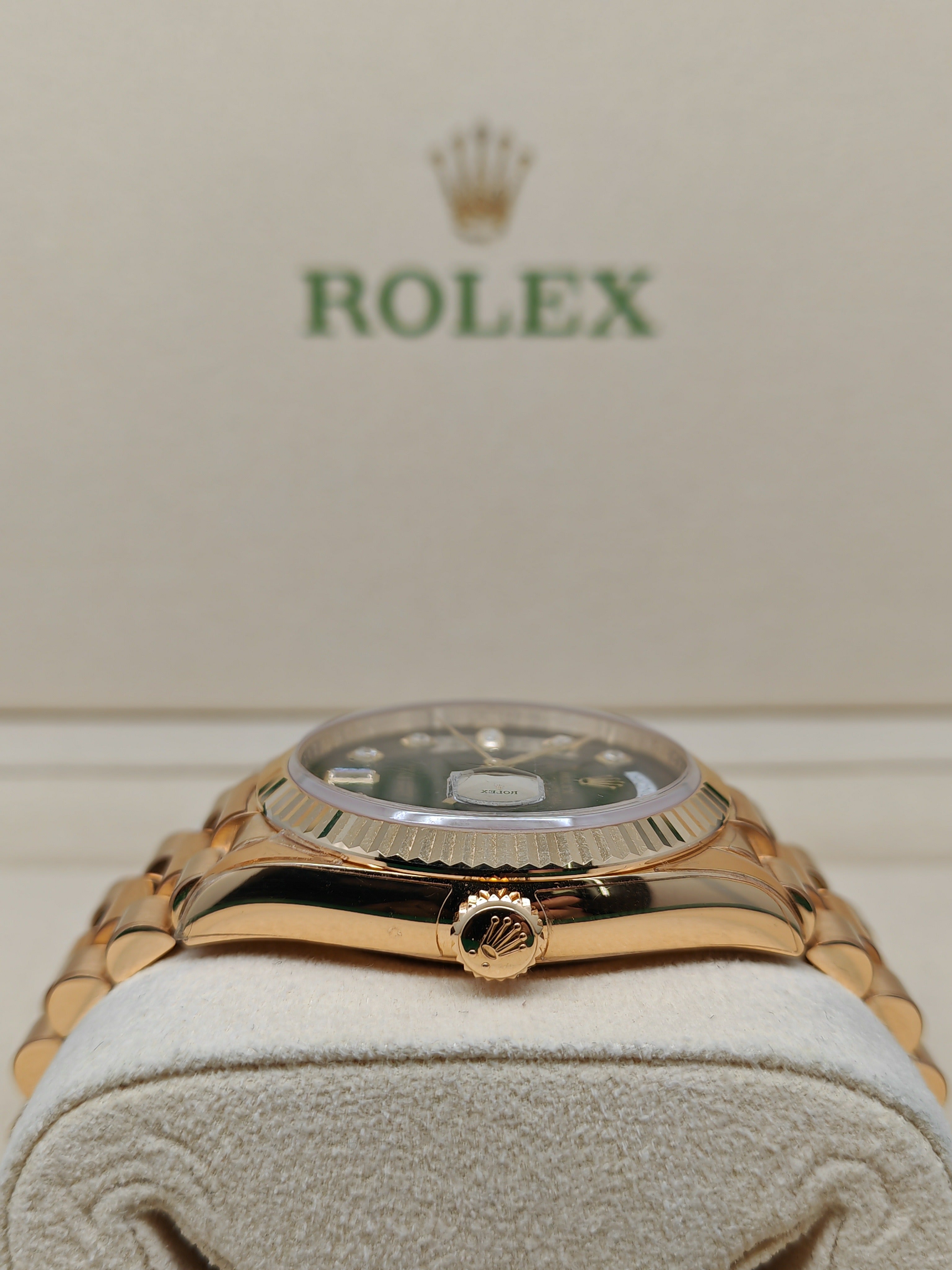 ROLEX 128238 Day-Date 36 18 kt yellow gold, Bright green Dial, President Bracelet