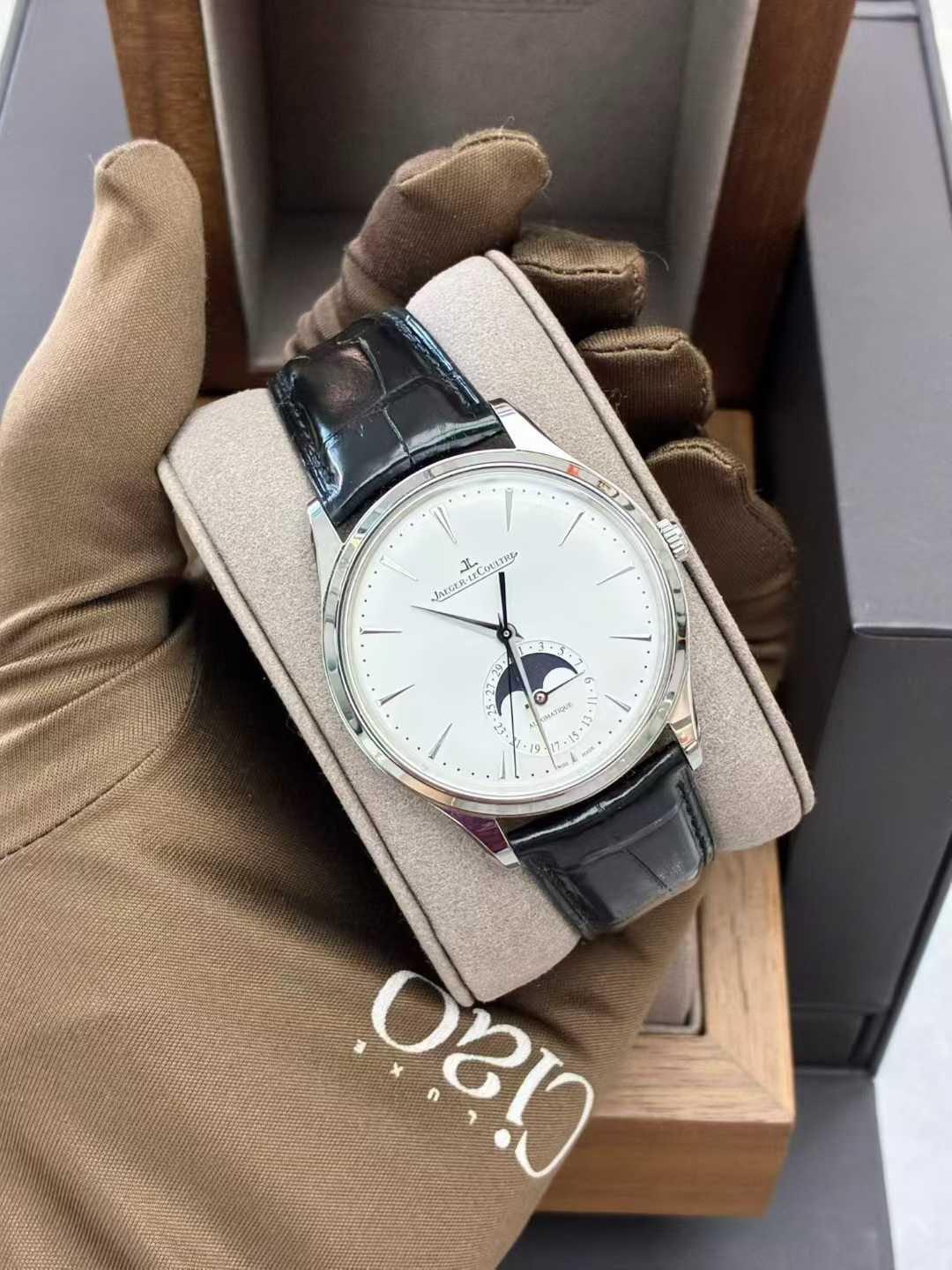 Jaeger-LeCoultre Master Ultra Thin Moon