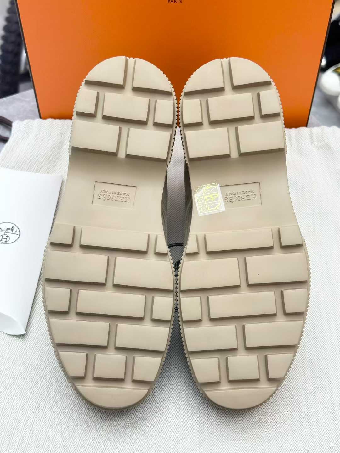 Hermès Itineraire ankle boots in beige suede with leather trim, size 37.5