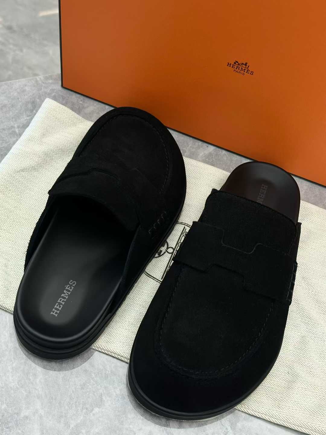 Hermès Go mules in black suede calfskin with a rubber sole,  size 37