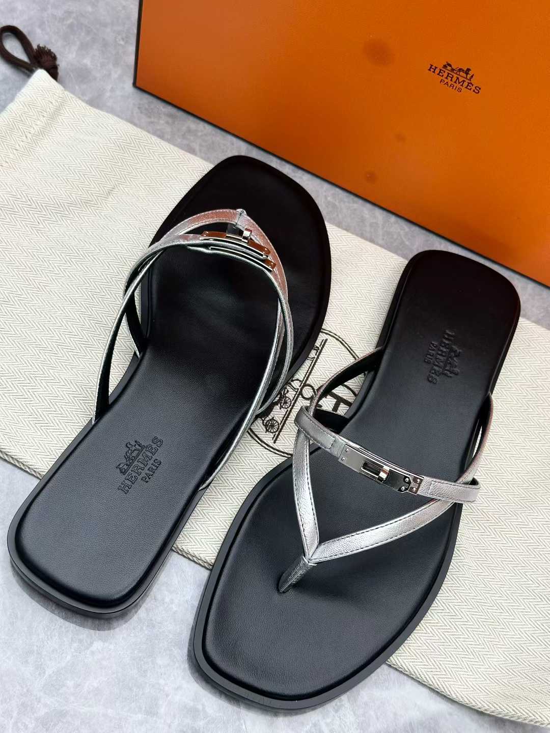 Hermès Go mules in black suede calfskin with a rubber sole, size 37