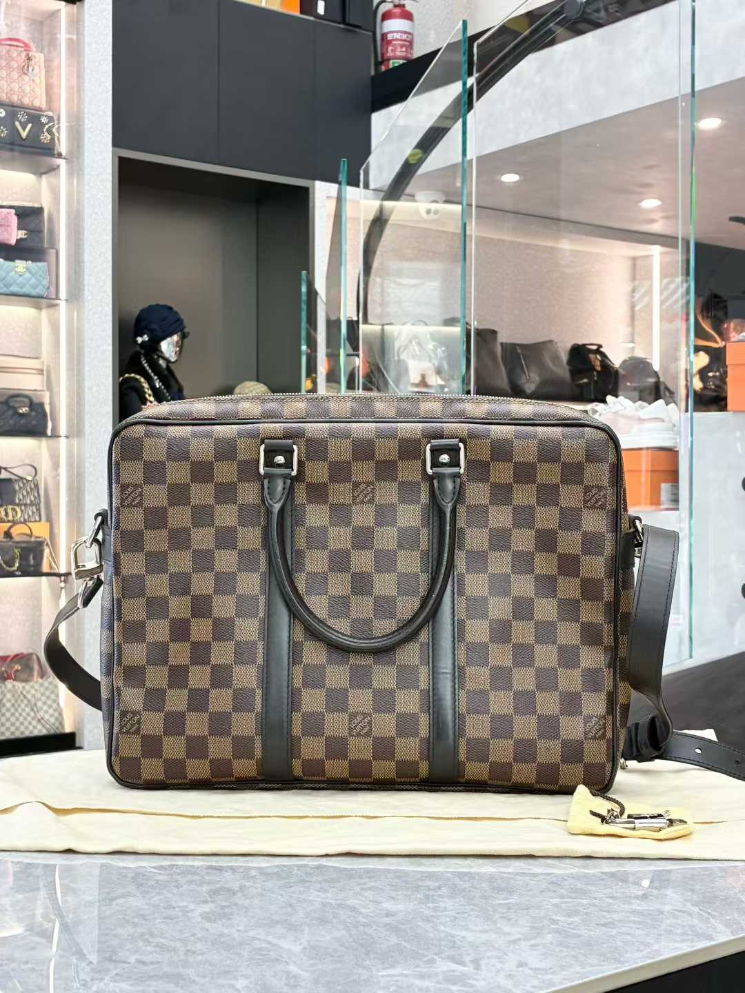 Louis Vuitton LV messenger bag Authentic