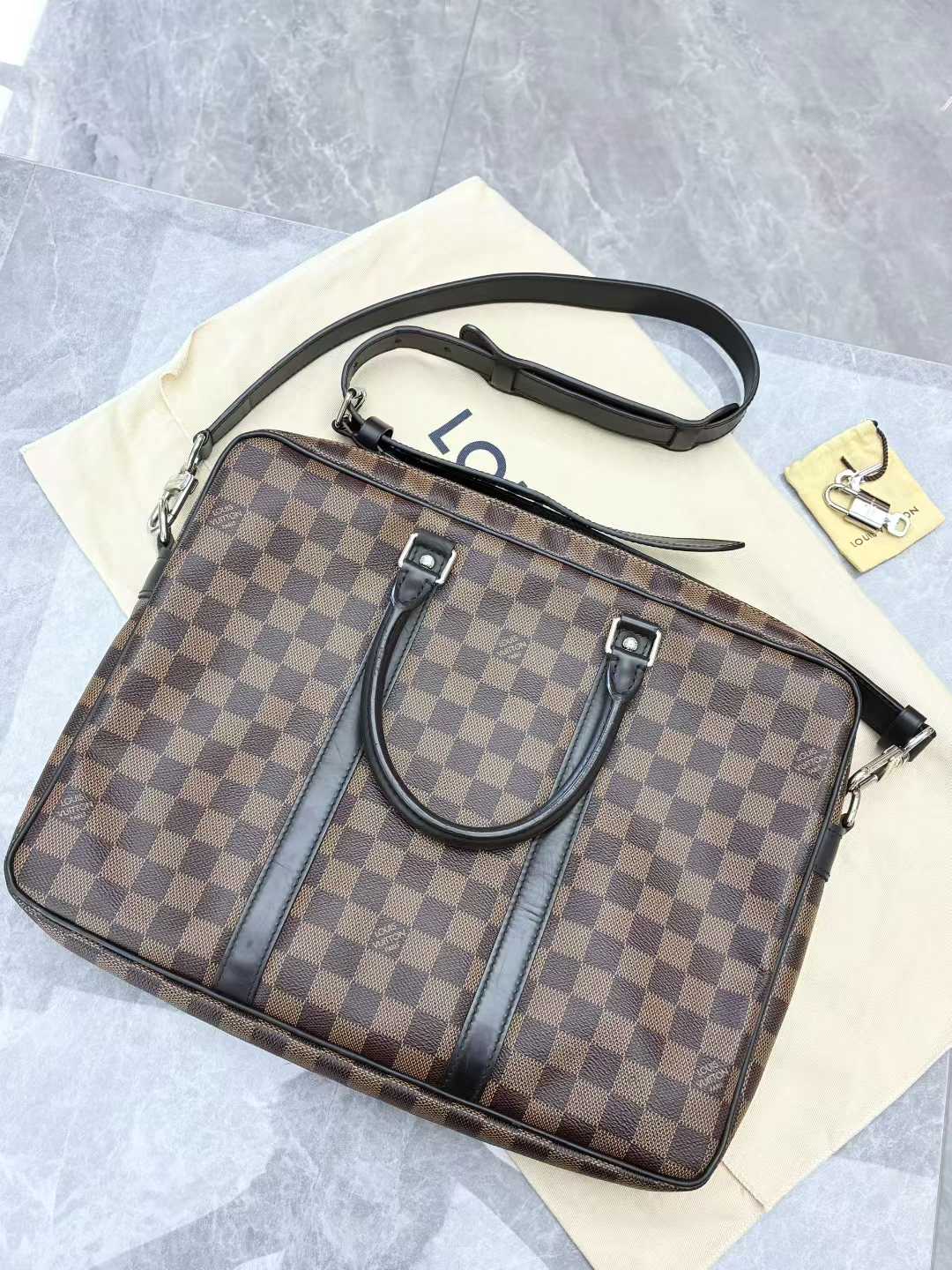 Louis Vuitton LV messenger bag Authentic