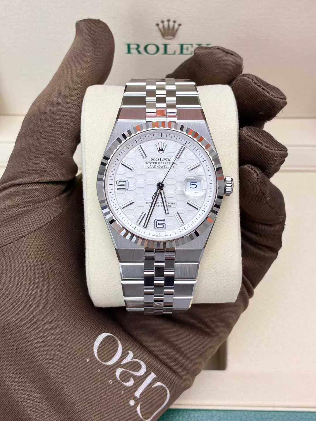 Rolex Land-Dweller 40mm Oystersteel case paired with an elegant 18k white gold fluted bezel