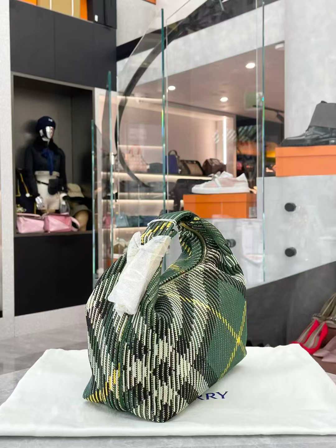 Burberry Hand Bag Peg Mini in Green