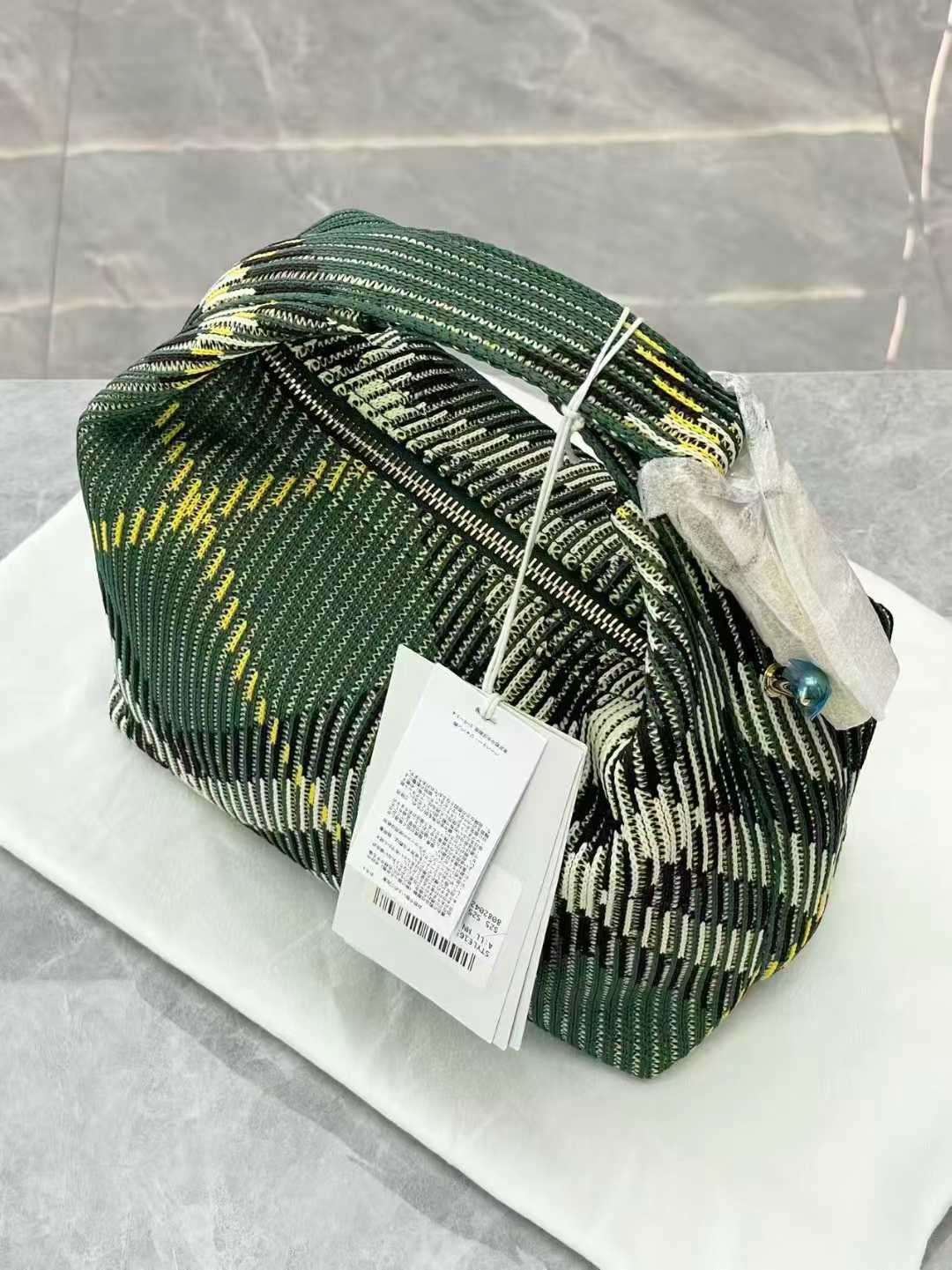 Burberry Hand Bag Peg Mini in Green