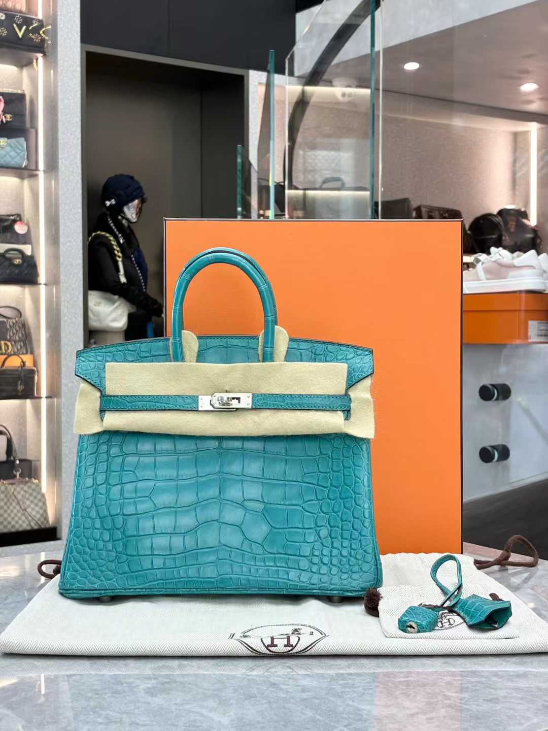 Hermes Blue Paon Crocodile Gold Birkin 25 Handbag