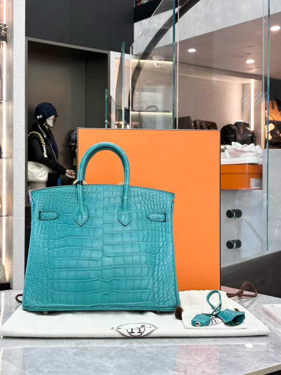 Hermes Blue Paon Crocodile Gold Birkin 25 Handbag