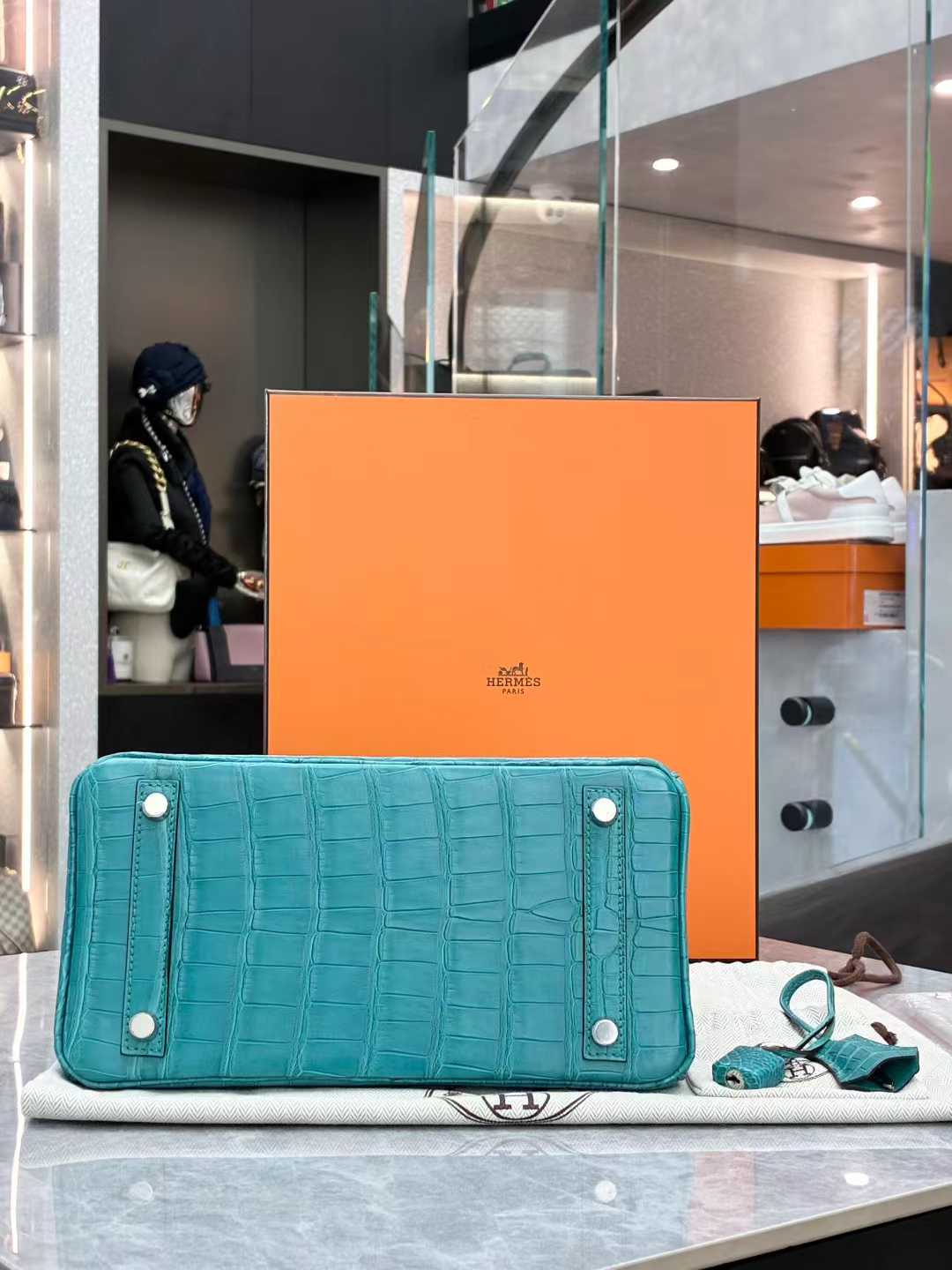 Hermes Blue Paon Crocodile Gold Birkin 25 Handbag