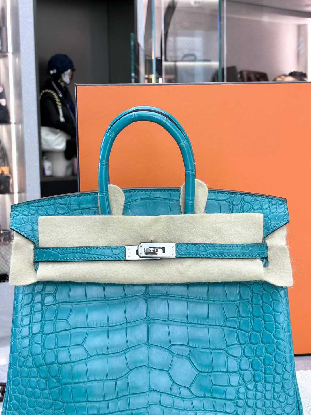 Hermes Blue Paon Crocodile Gold Birkin 25 Handbag