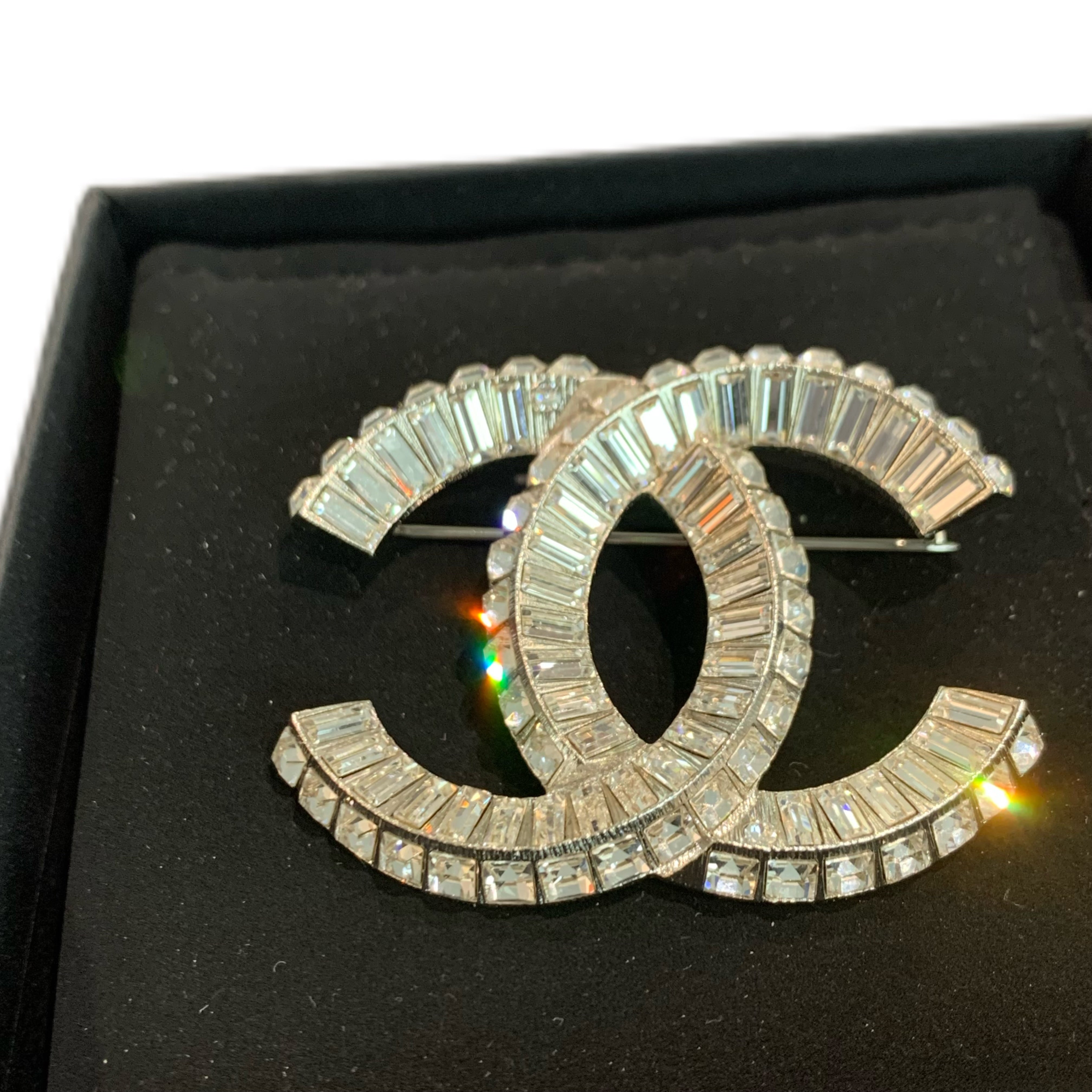 CHANEL CC Crystal-embellished Brooch