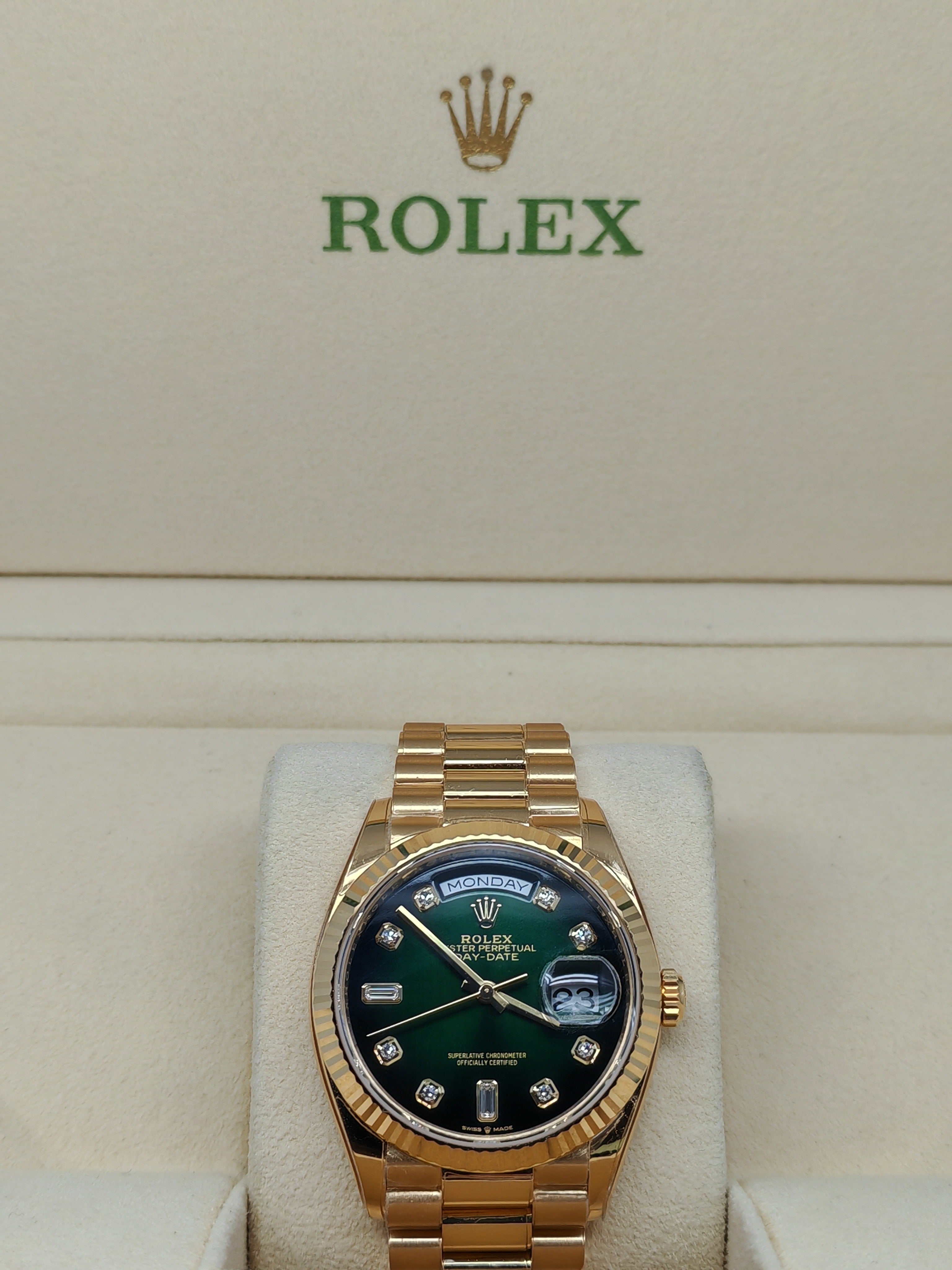 ROLEX 128238 Day-Date 36 18 kt yellow gold, Bright green Dial, President Bracelet