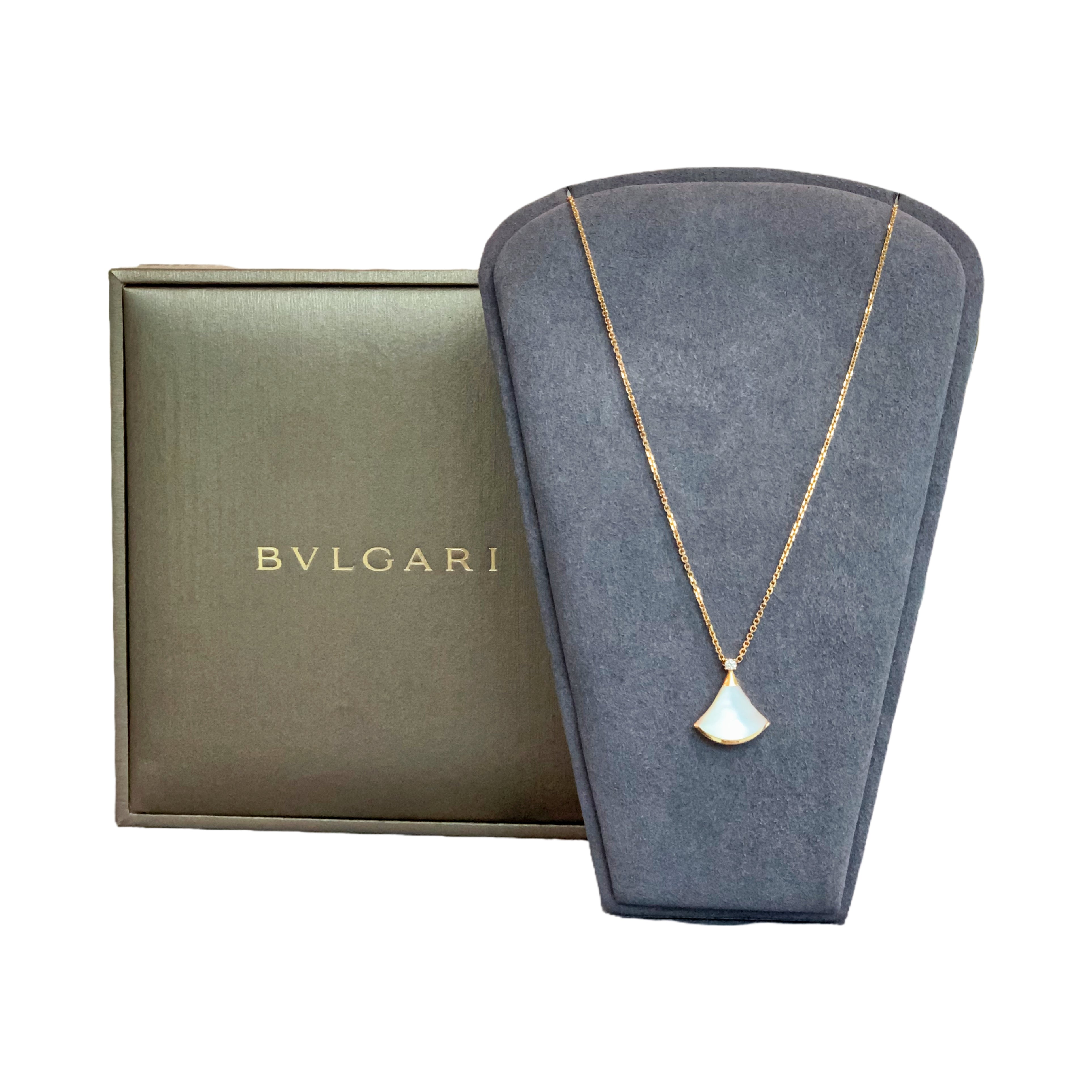 Bvlgari Divas’ Dream Rose Gold Necklace (White) pendant set with 0.03 ct diamond/mother-of-pearl