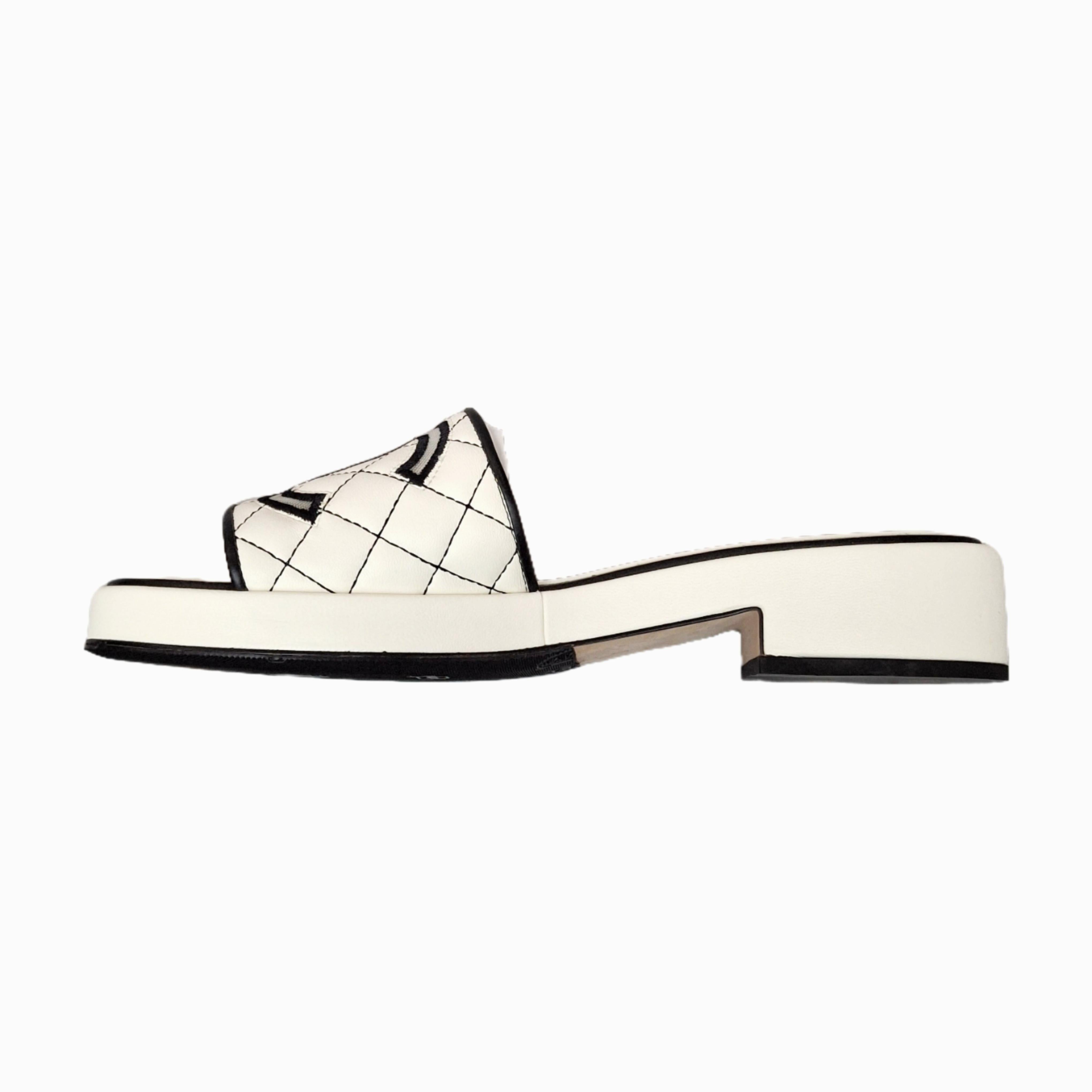 CHANEL 2020 Interlocking CC Logo Sandals (White) 40