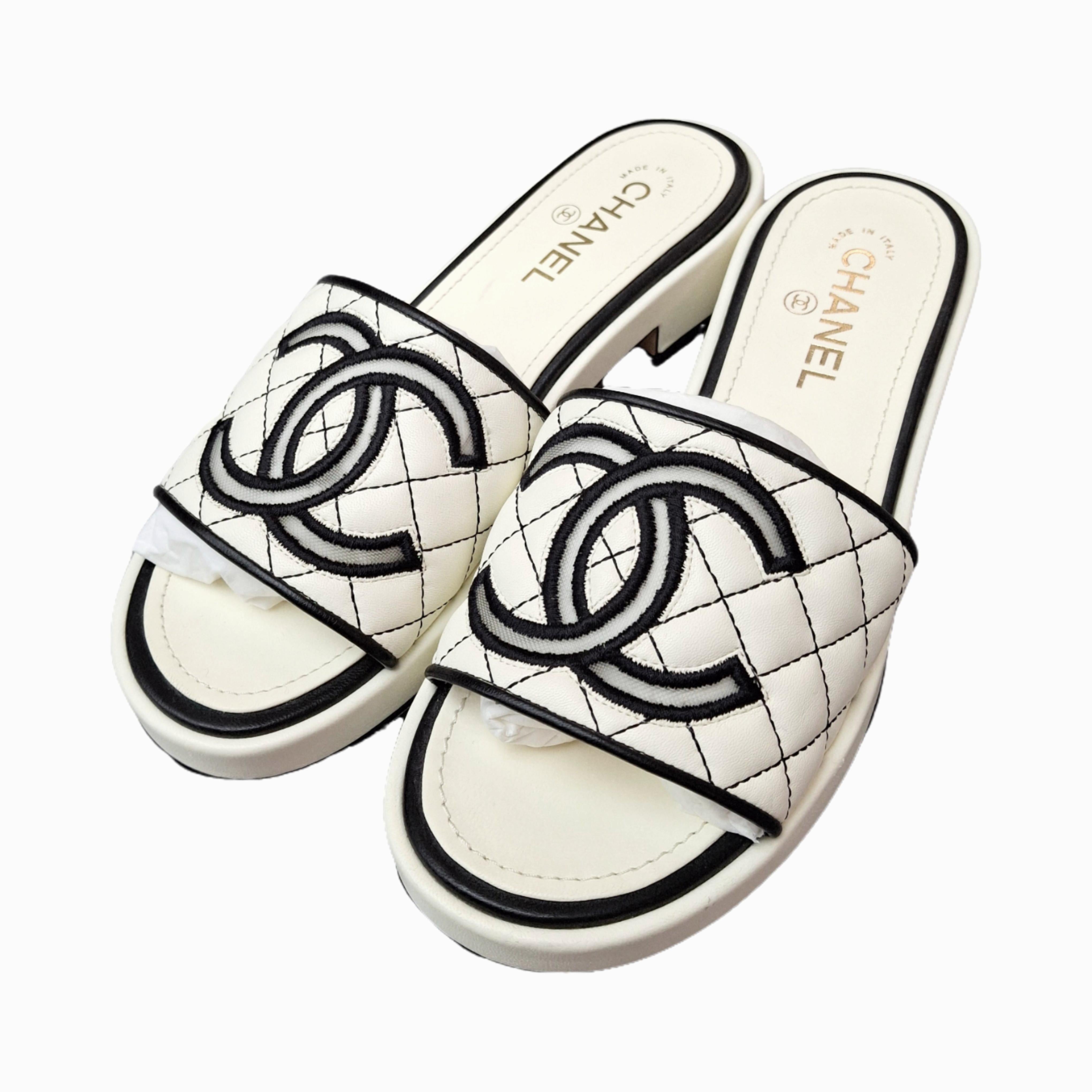 CHANEL 2020 Interlocking CC Logo Sandals (White) 40