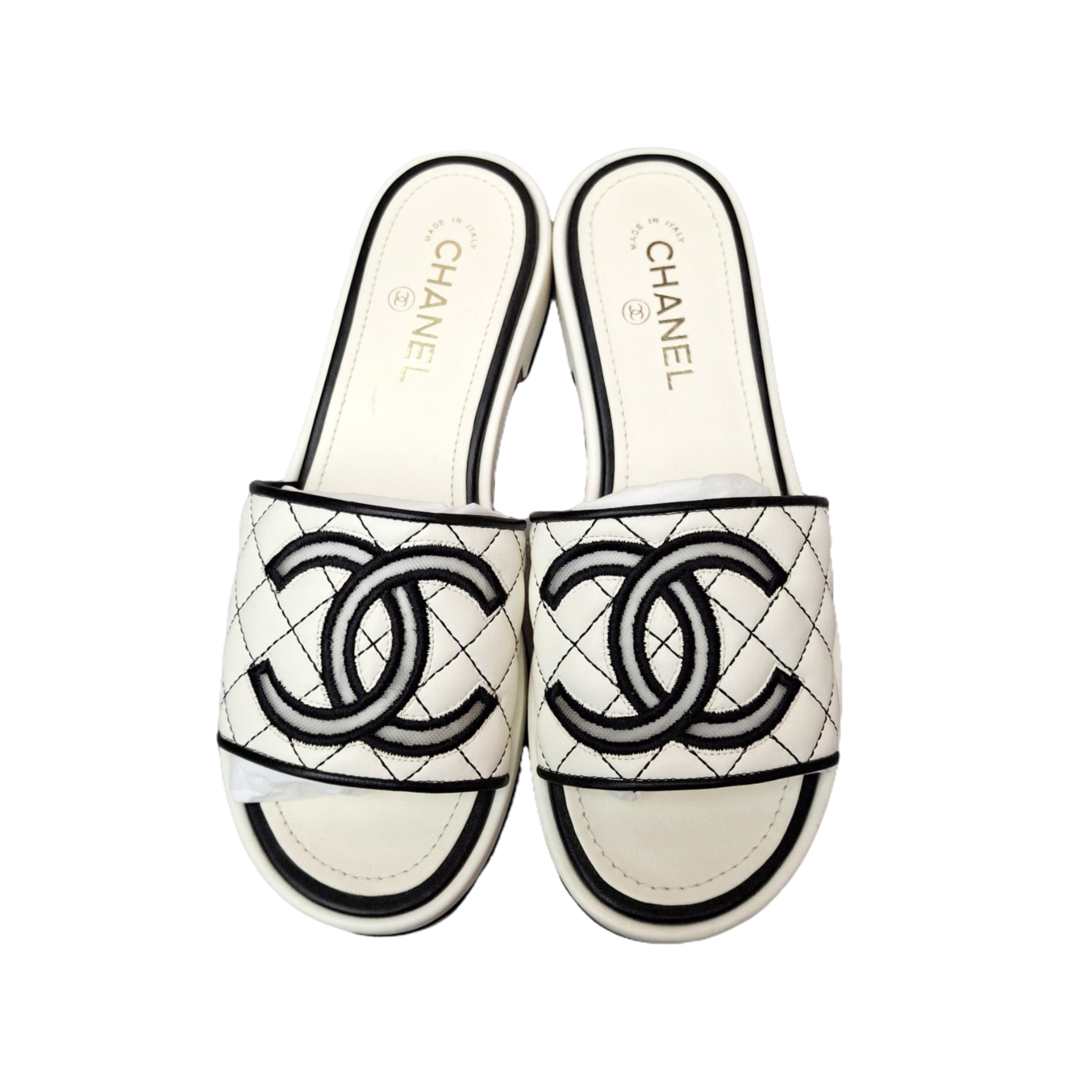 CHANEL 2020 Interlocking CC Logo Sandals (White) 40