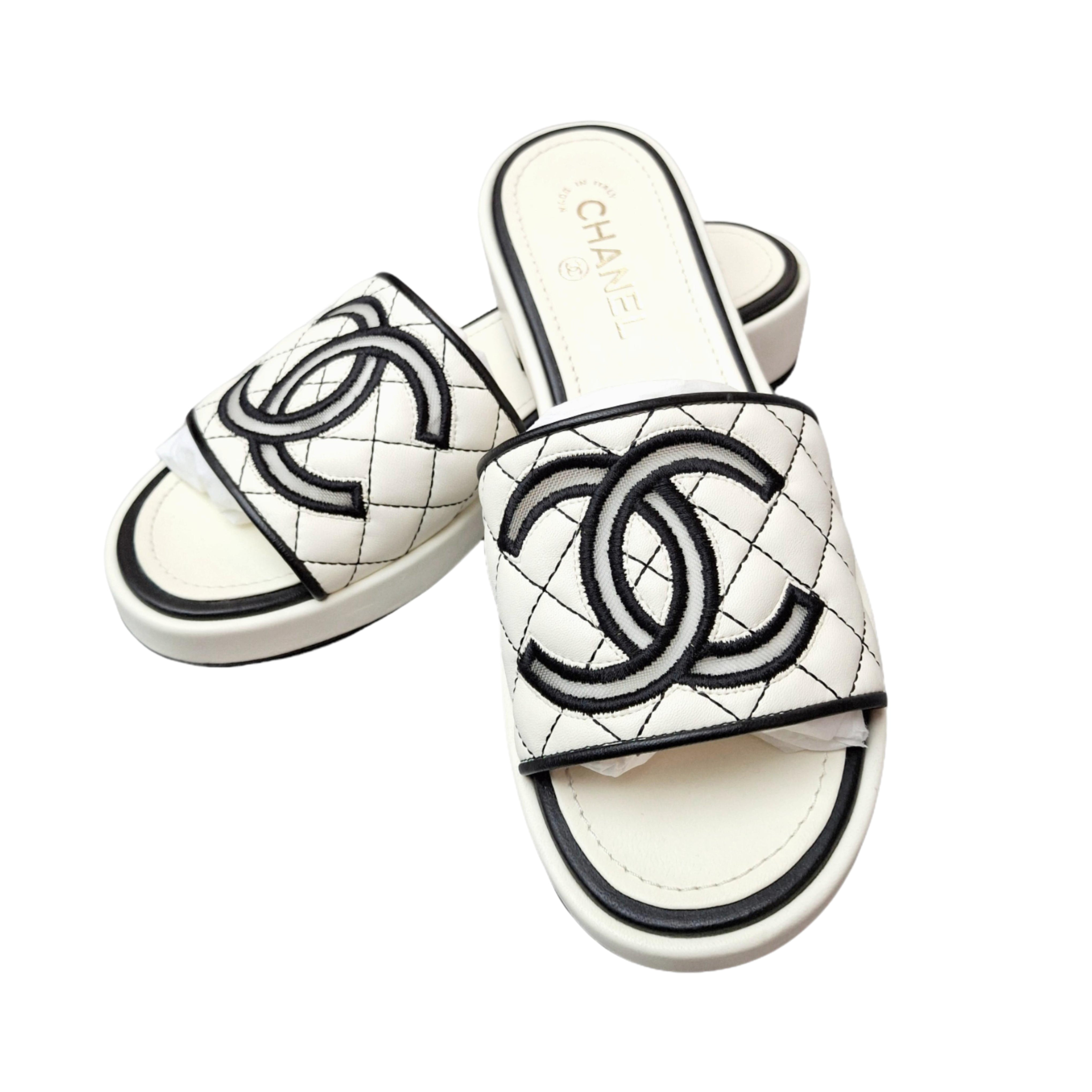 CHANEL 2020 Interlocking CC Logo Sandals (White) 40