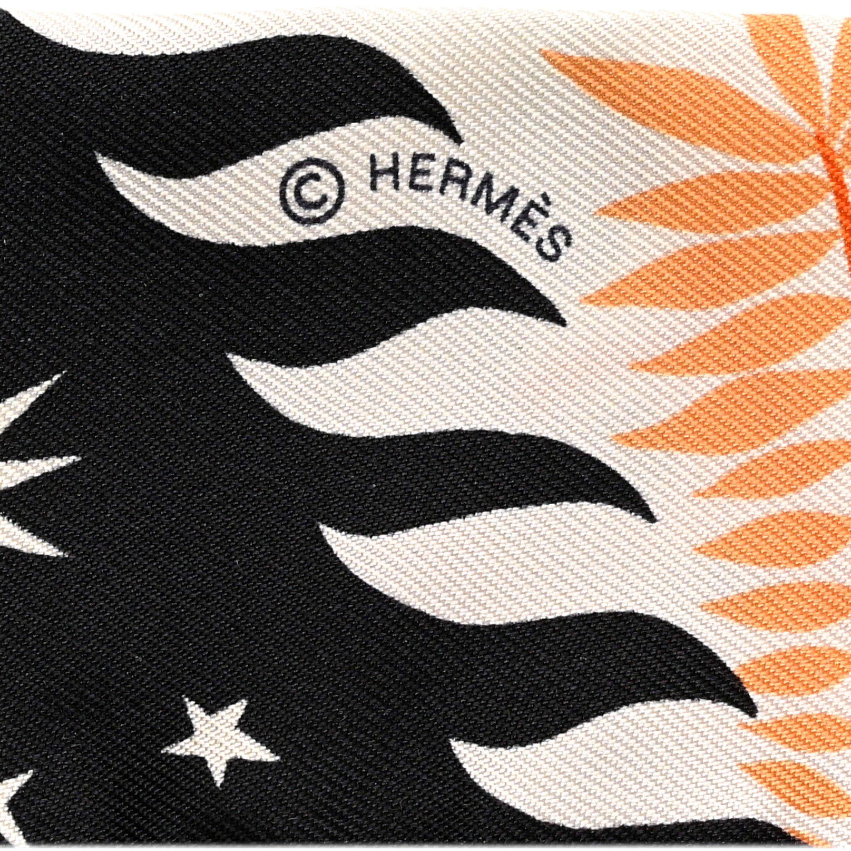 HERMÈS 2022 Sous le Charme d'Orphee Silk Twilly (Noir/Orange/Cream)