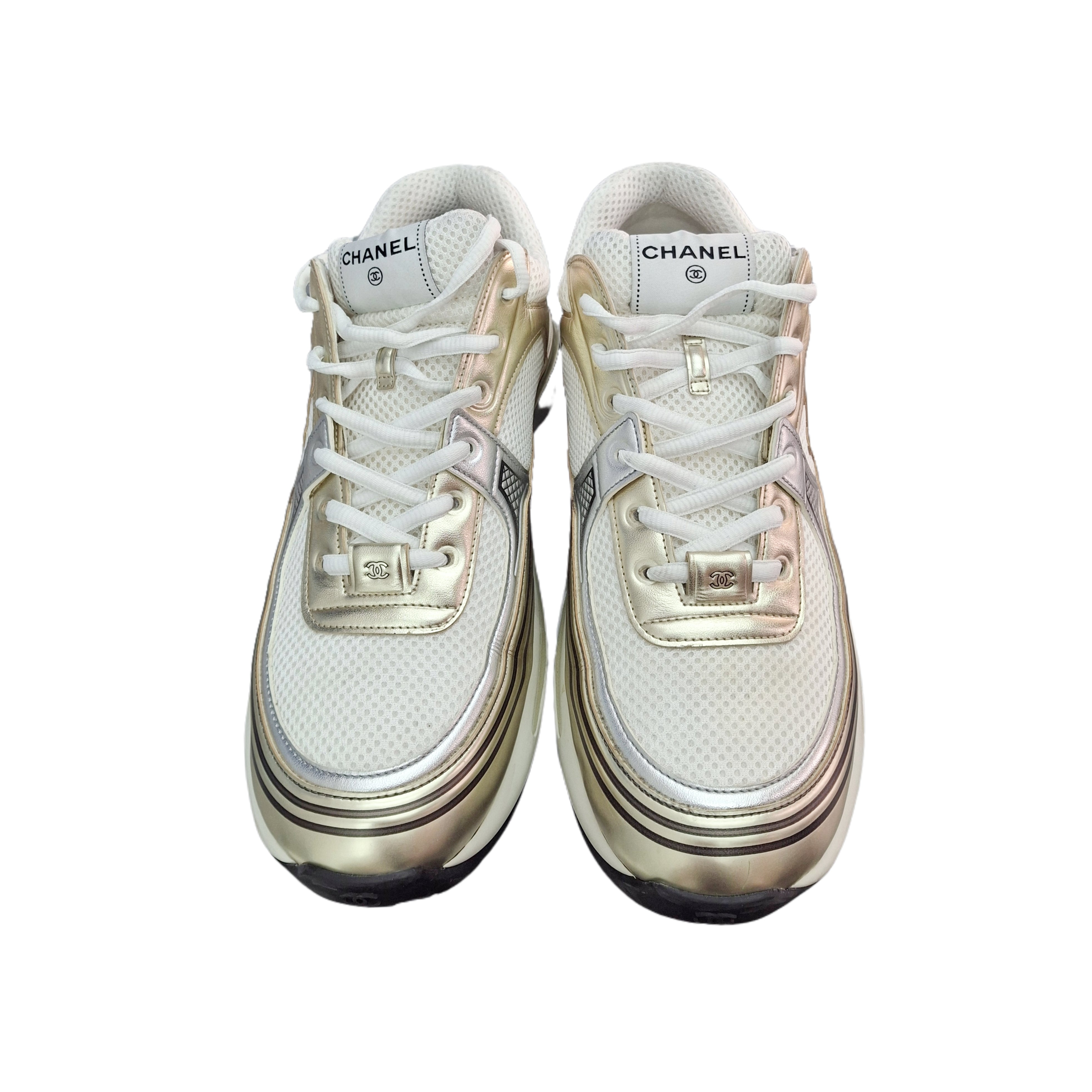 CHANEL 23FW Interlocking CC Runner Gold Laminate (Gold/White/Black) 44