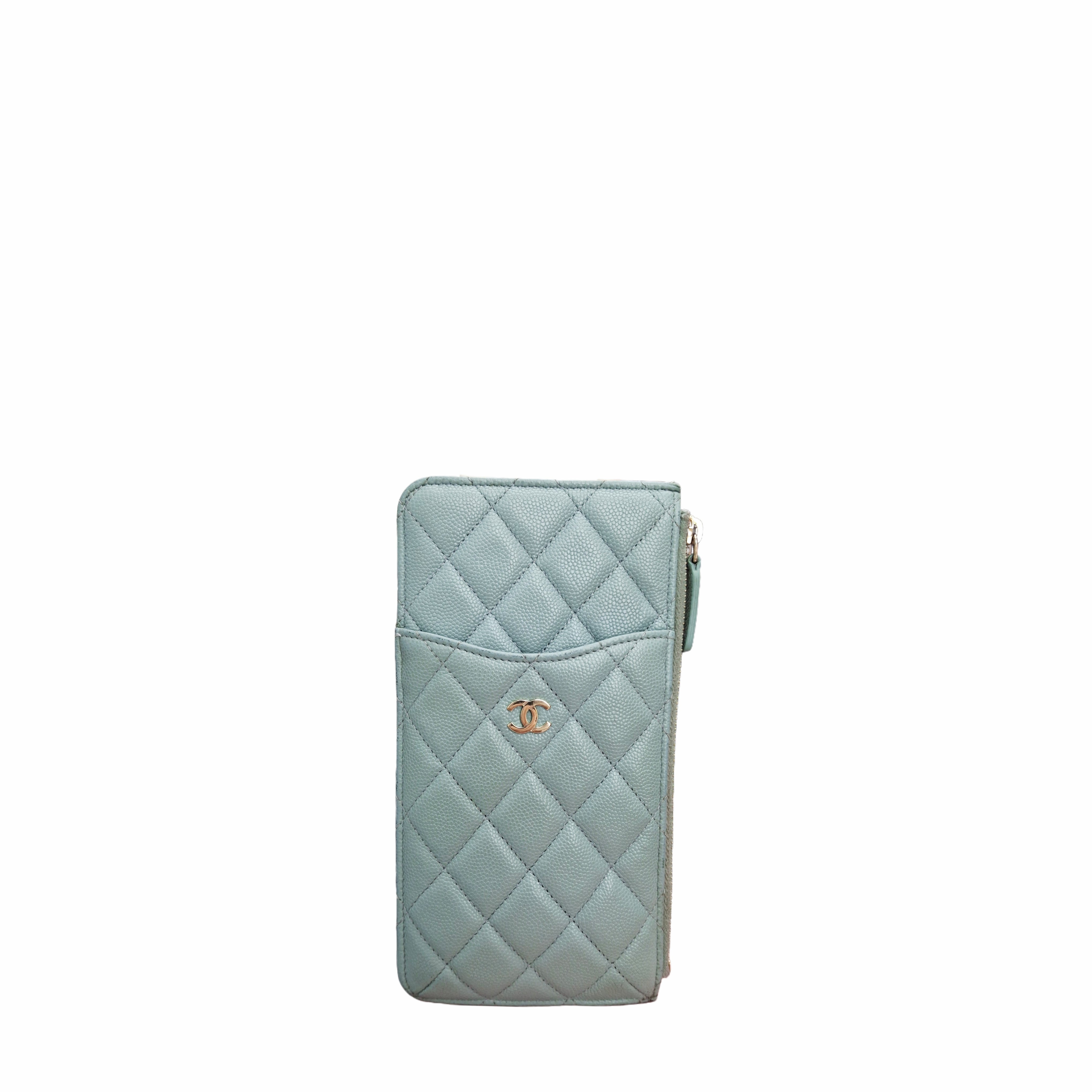 CHANEL Caviar Quilted Classic Flat Wallet Pouch （Light Blue）