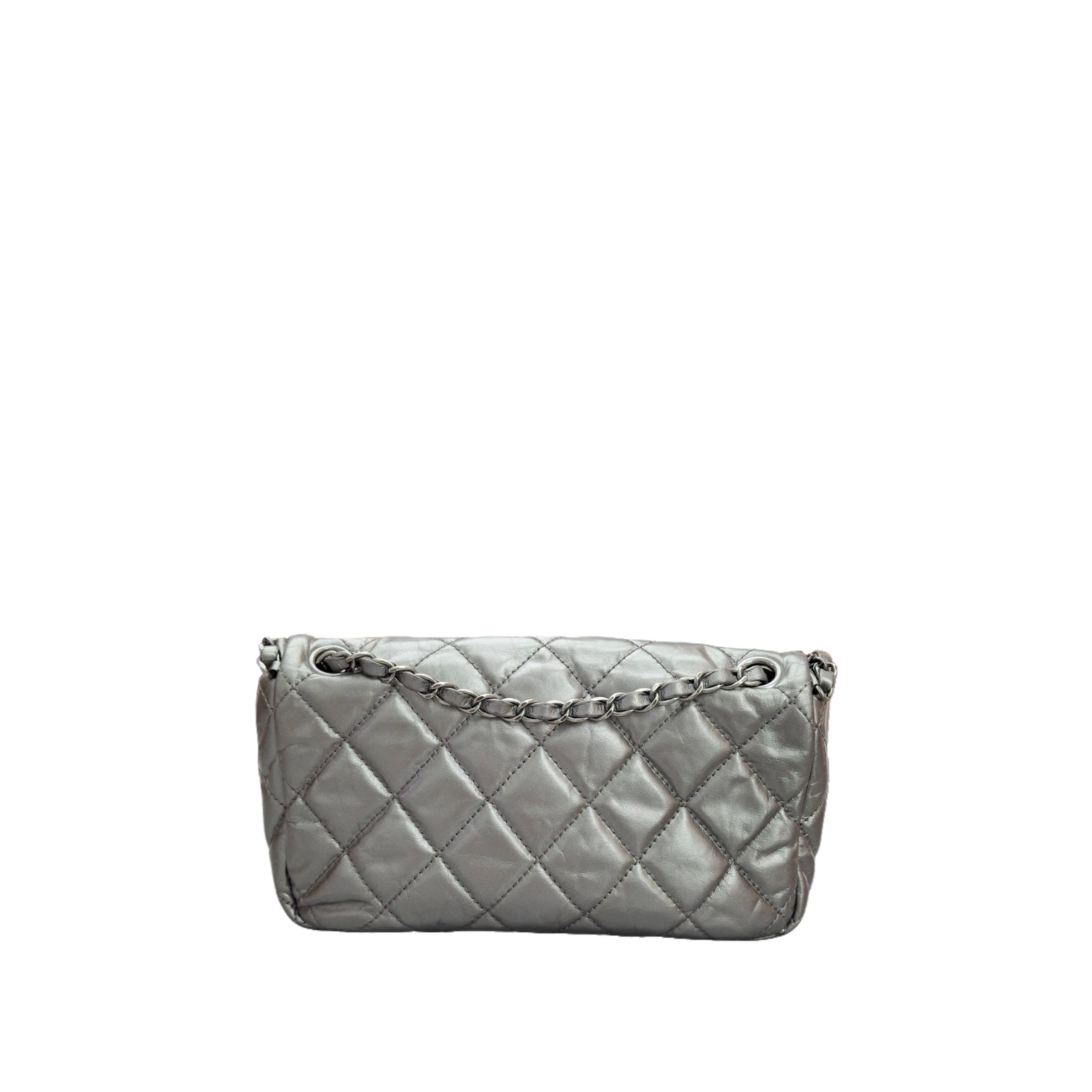 CHANEL small chain flap handbag (Grey)