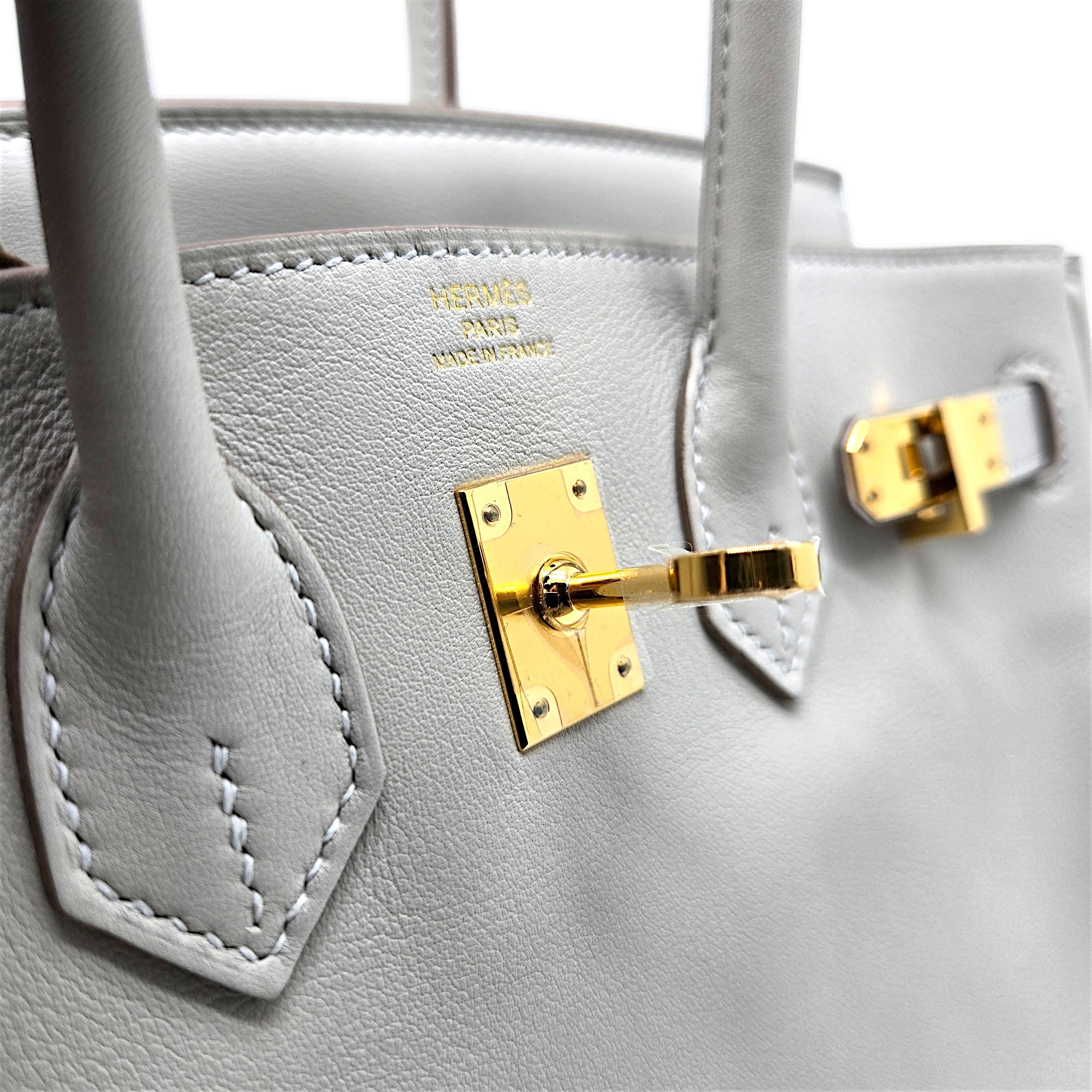 HERMÈS Birkin 25 handbag in Gris Pale Swift leather with Gold hardware