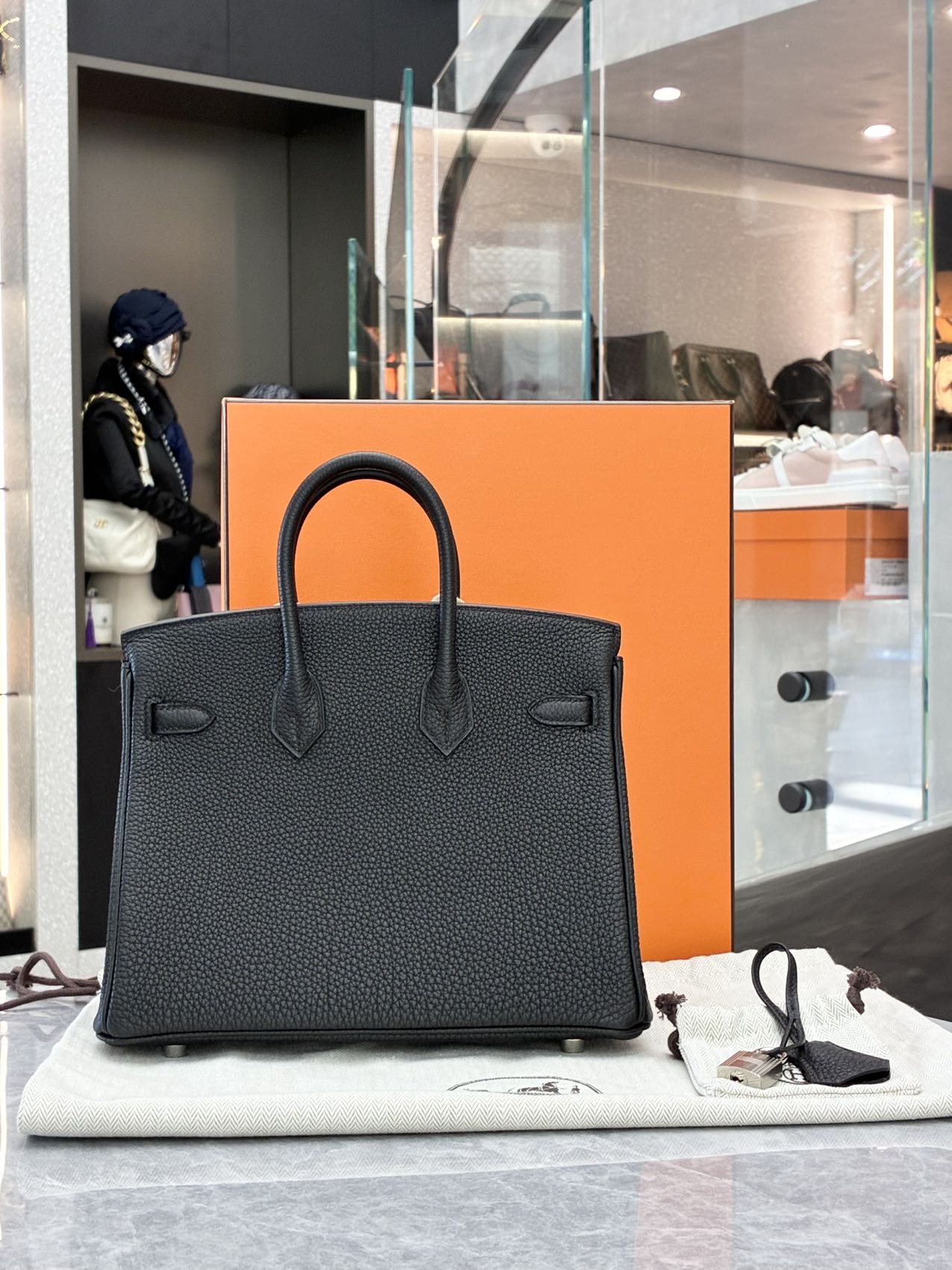 Hermès Birkin 25 bag in black Togo leather with palladium hardware