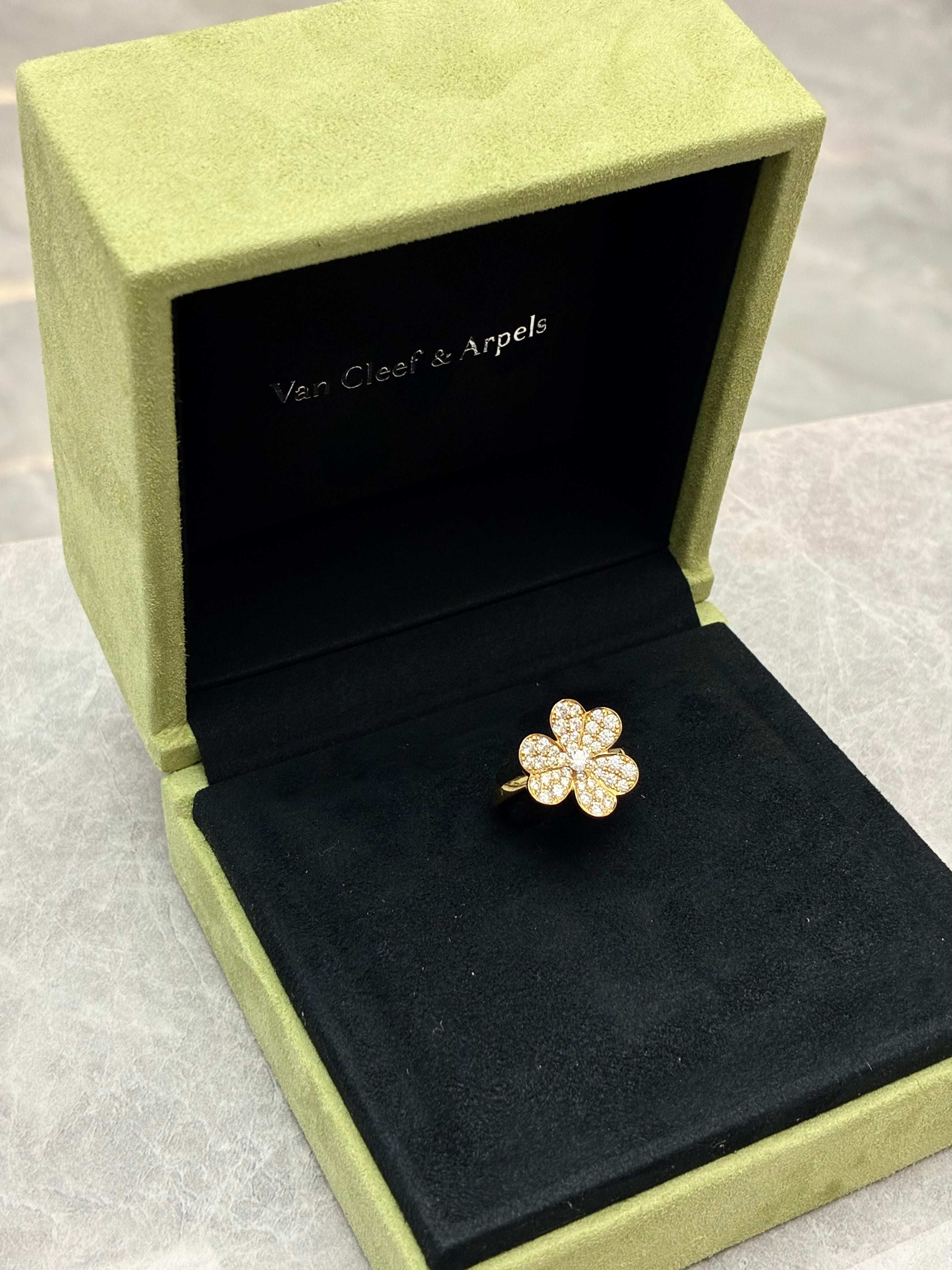 Van Cleef & Arpels Frivole 1-flower diamond ring, small model, crafted in yellow gold