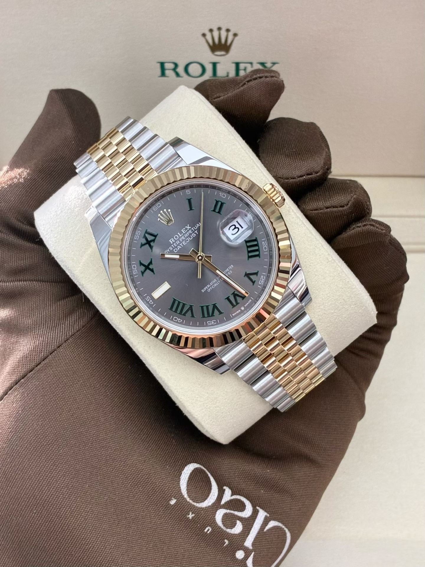 Rolex Datejust 41 Two-Tone Yellow Gold Grey Roman Wimbledon Dial 126333 watch