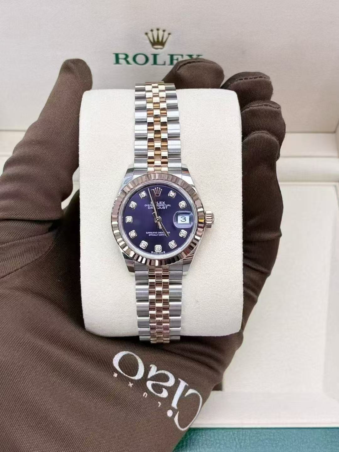 Rolex Lady-Datejust 28 in Everose Rolesor with an aubergine diamond dial