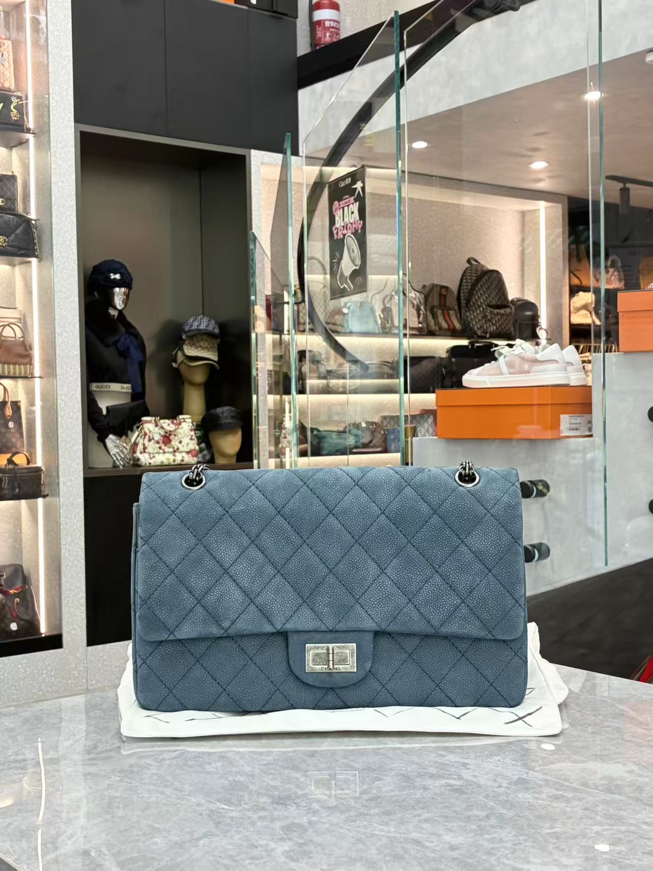 Chanel Pre-Owned 2.55 Reissue shoulder bag