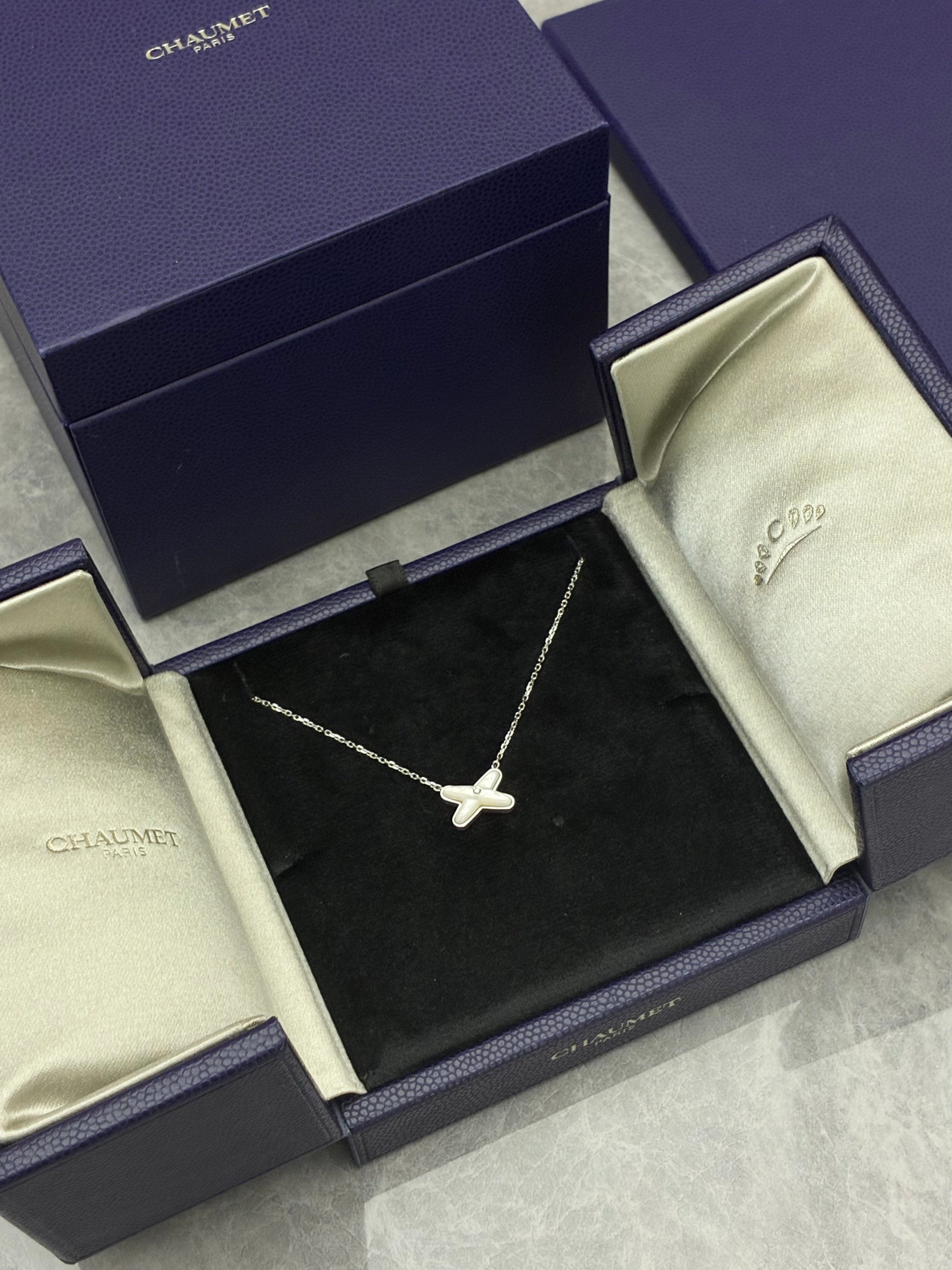 Chaumet Liens Évidence necklace in rose gold with white mother-of-pearl
