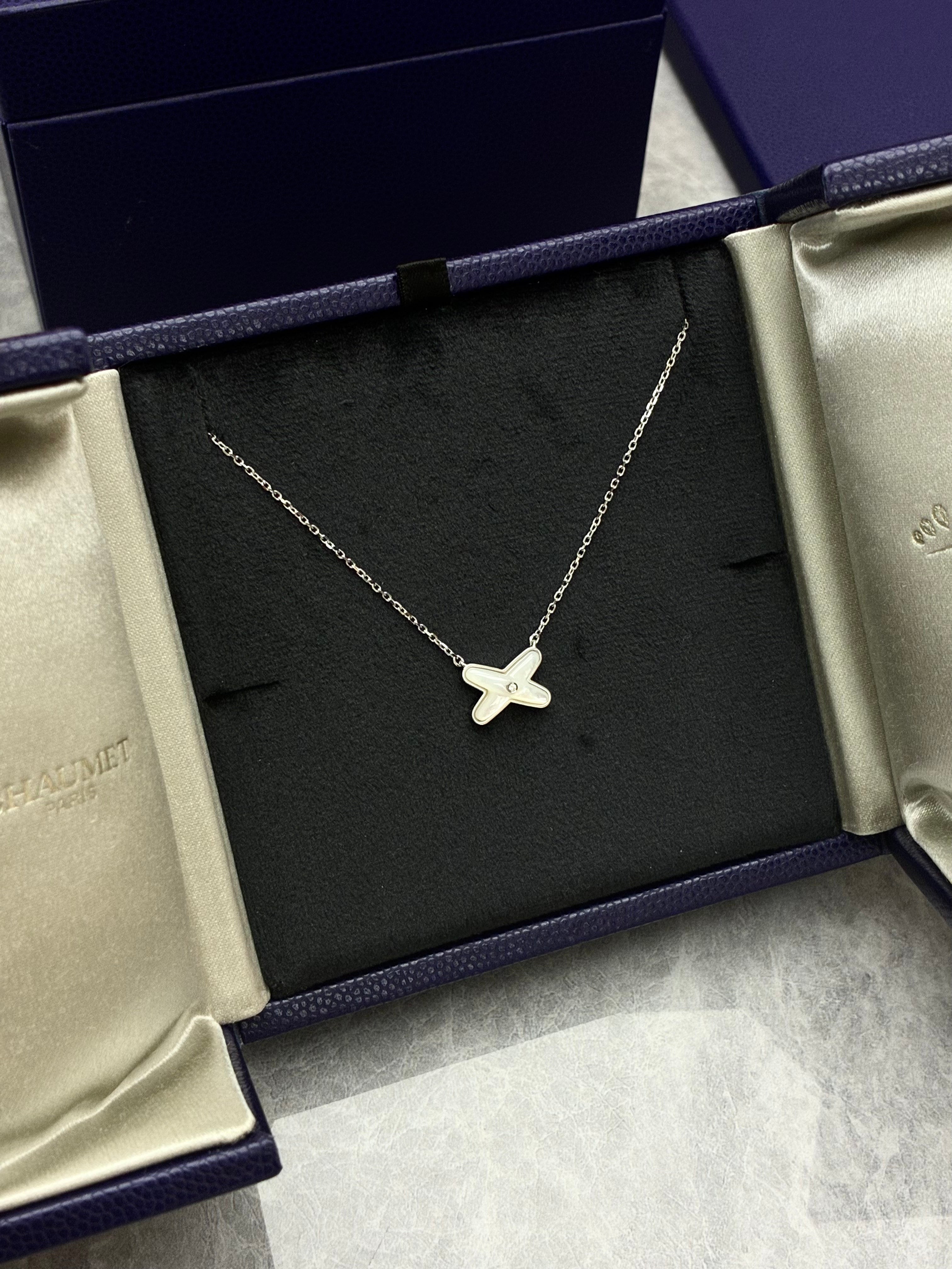 Chaumet Liens Évidence necklace in rose gold with white mother-of-pearl
