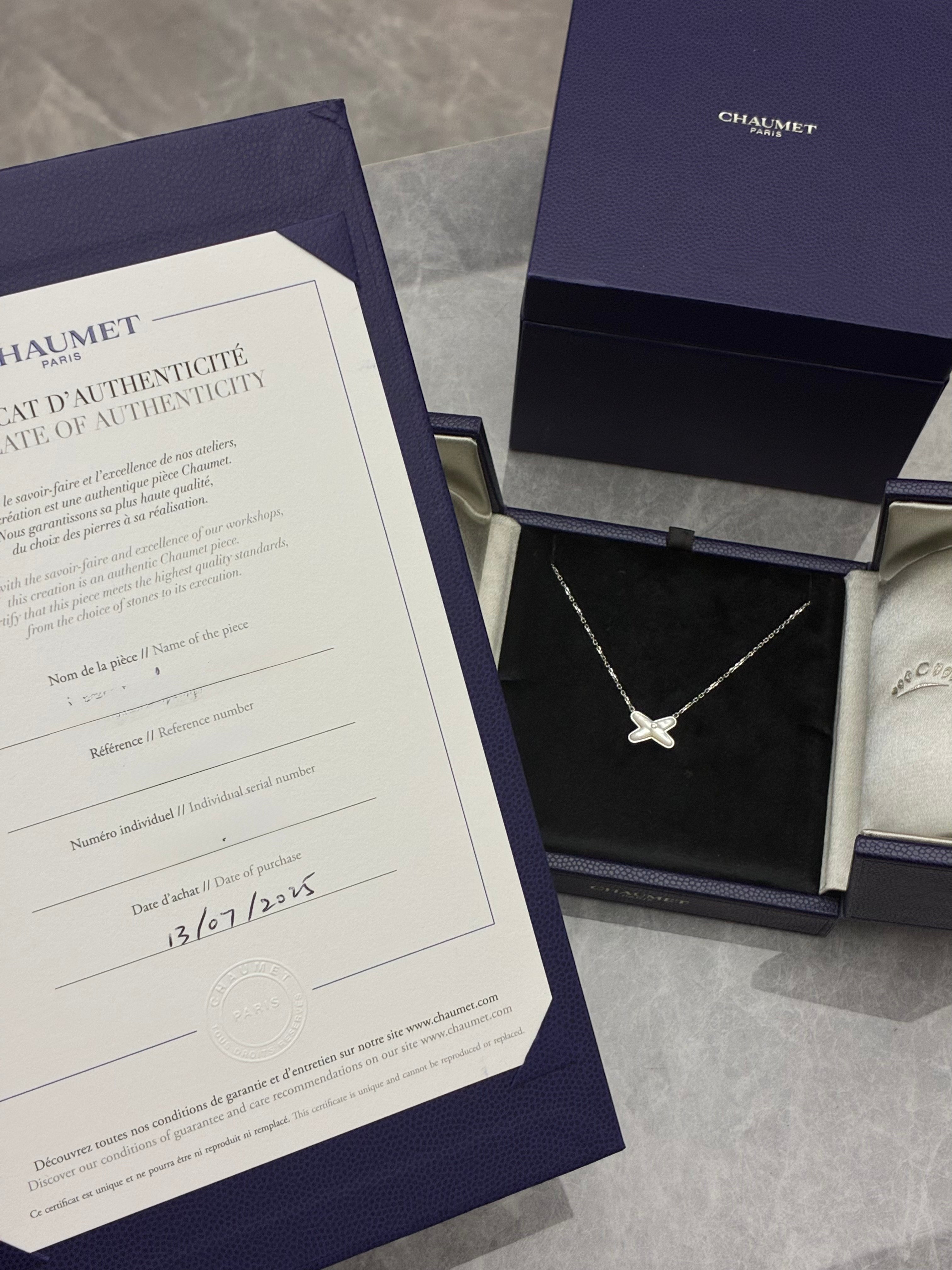 Chaumet Liens Évidence necklace in rose gold with white mother-of-pearl