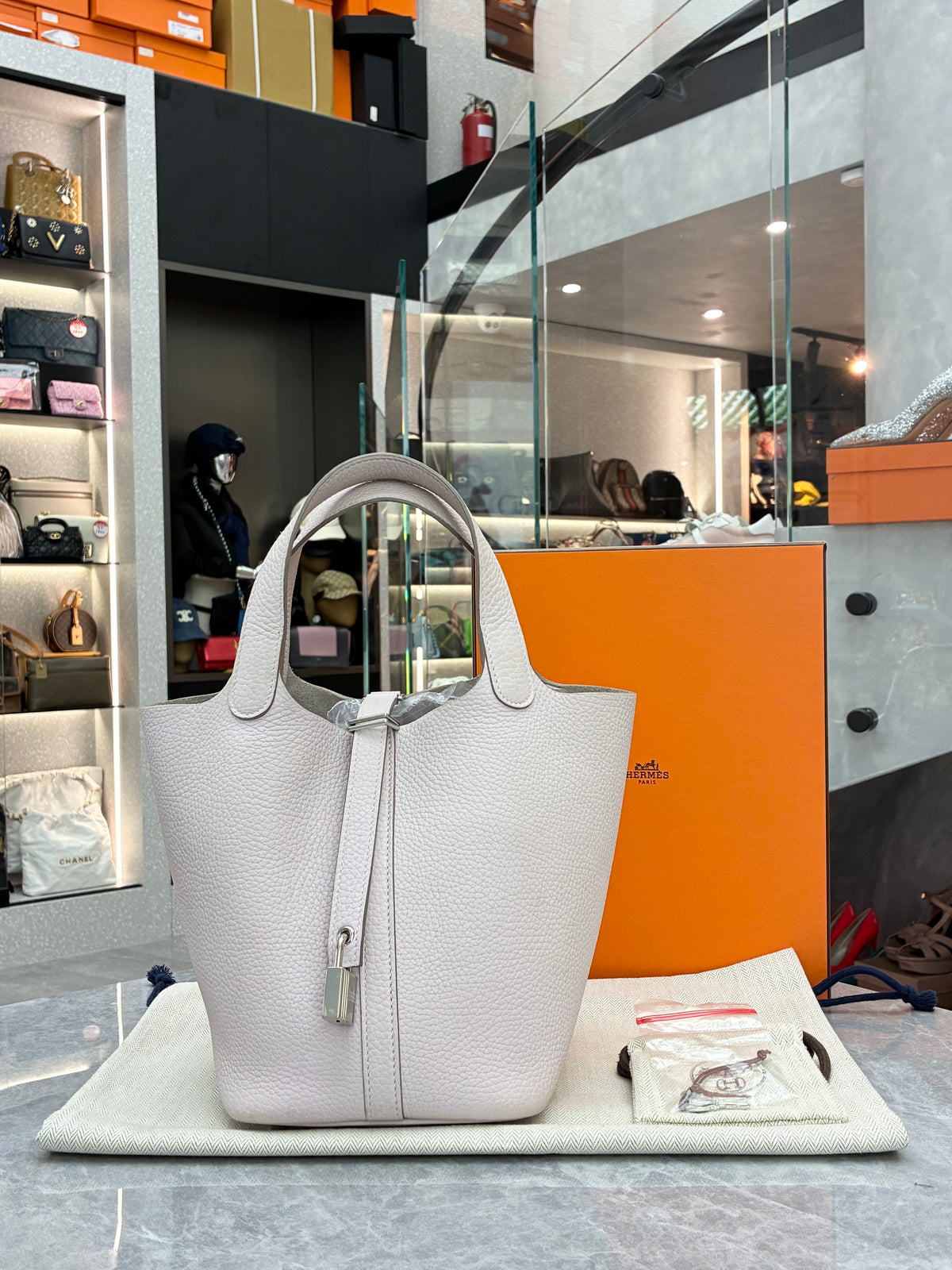 Hermès Picotin Lock 18 bag in a light grey color with silver hardware