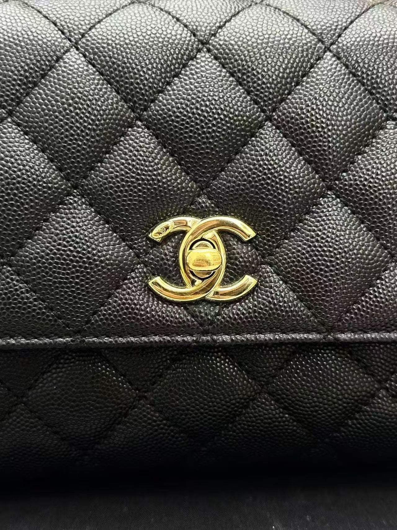 Chanel Coco Handle handbag, featuring quilted caviar leather, a top handle, and light gold-tone hardware