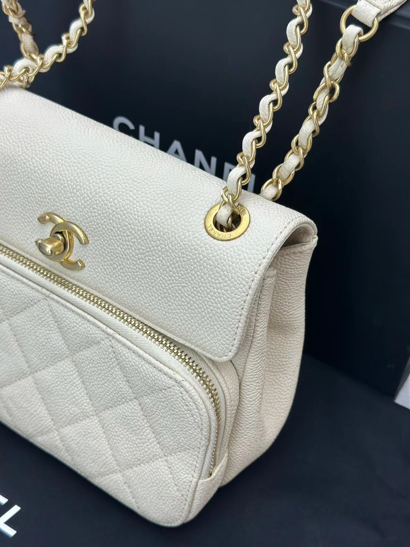 Chanel white Caviar Business Affinity Messenger Flap bag. 