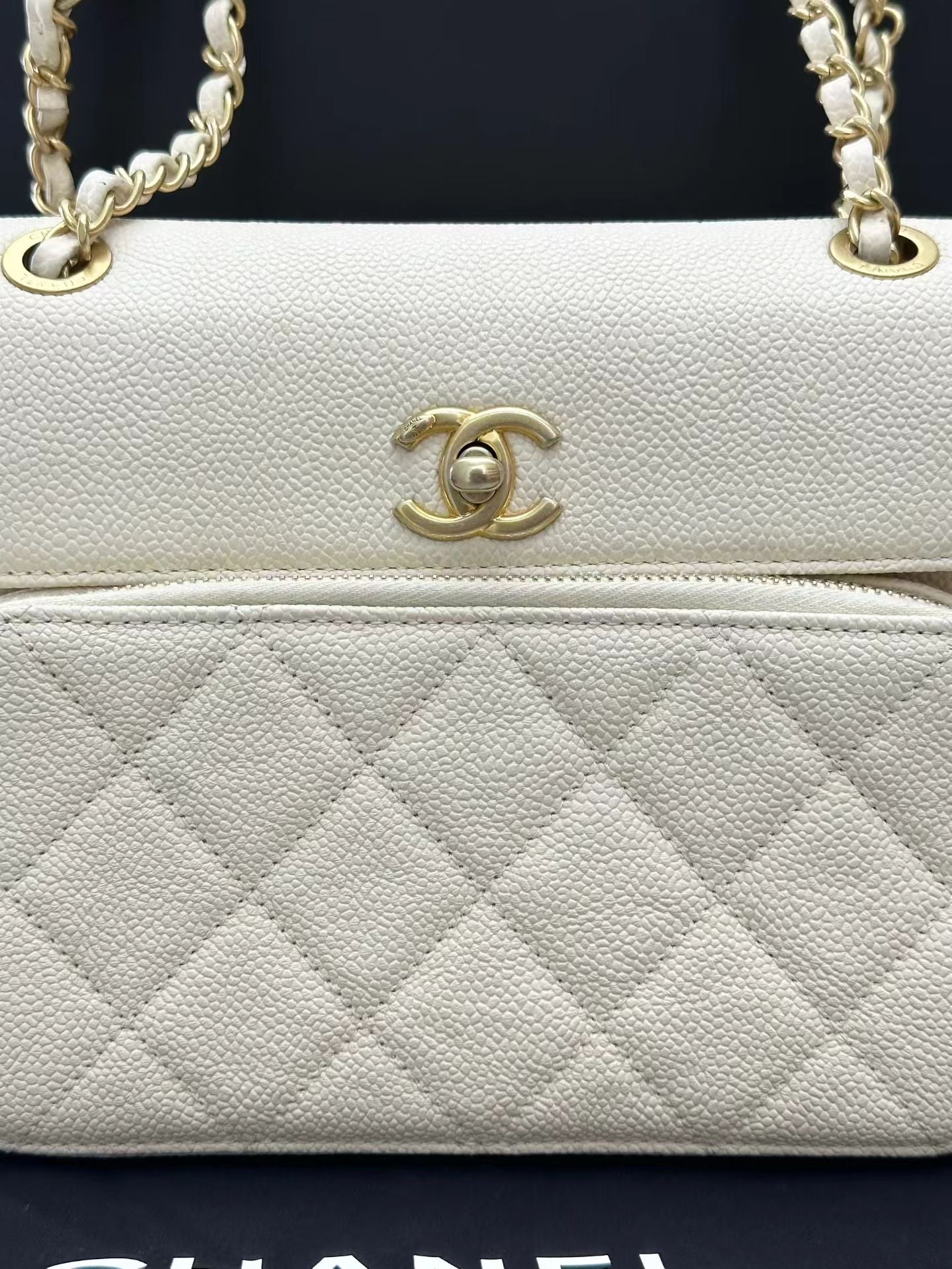 Chanel white Caviar Business Affinity Messenger Flap bag. 