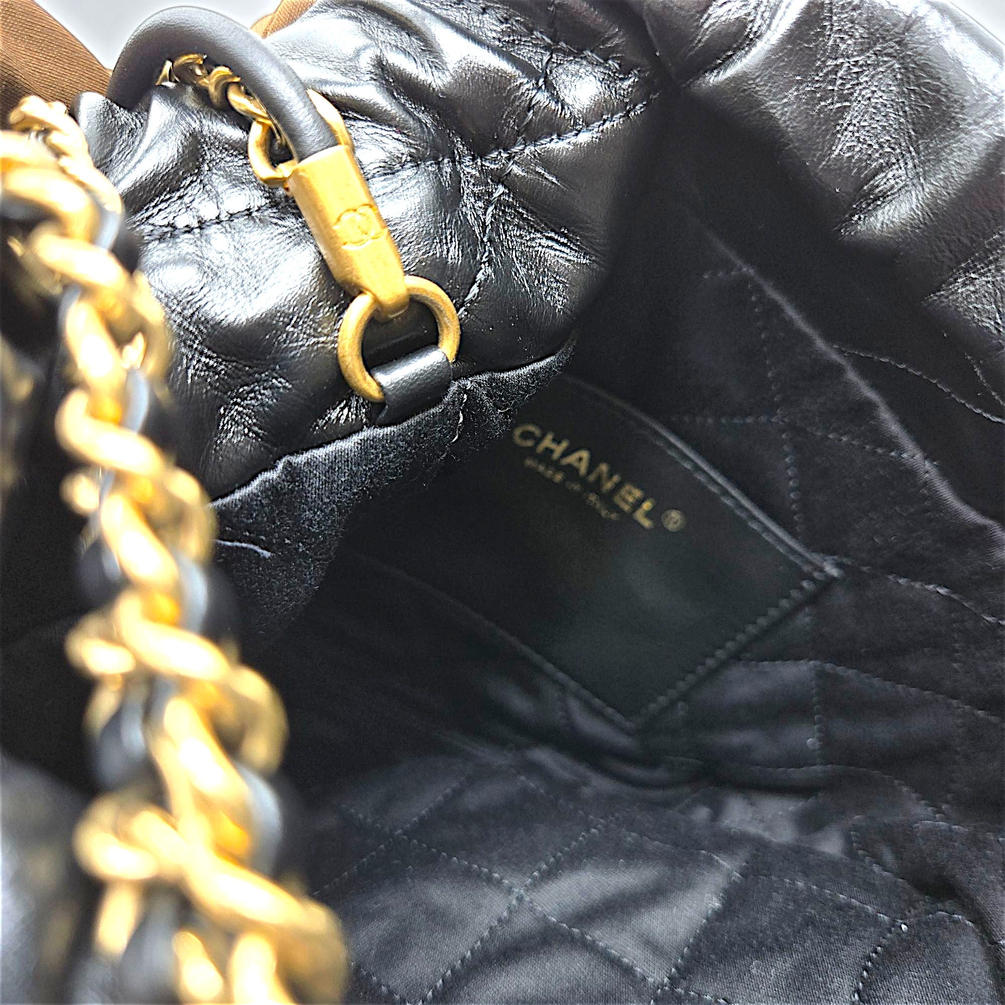 Chanel mini 22 bag shiny calfskin black (microchip)