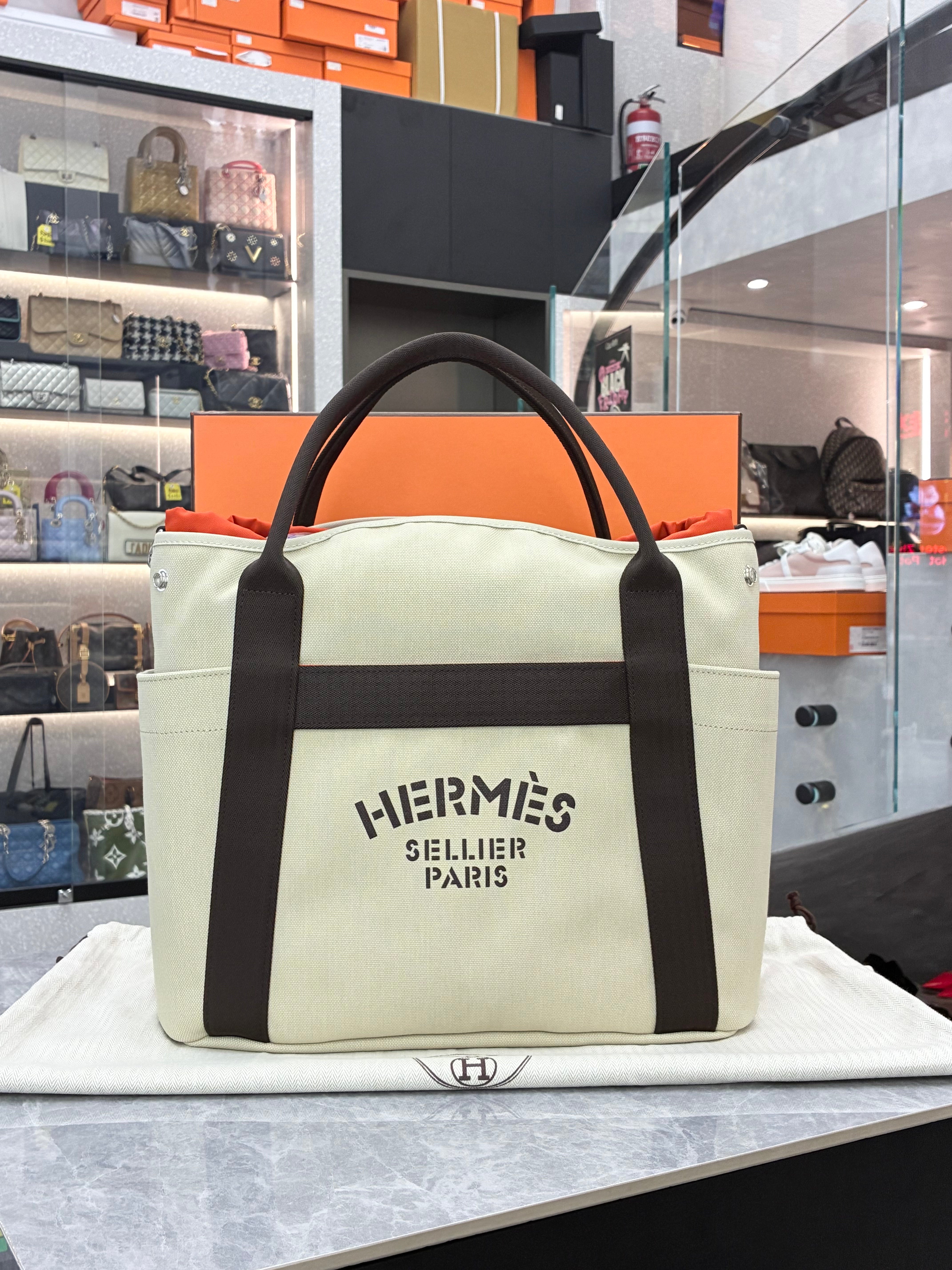 Hermès The Grooming Bag Brand New