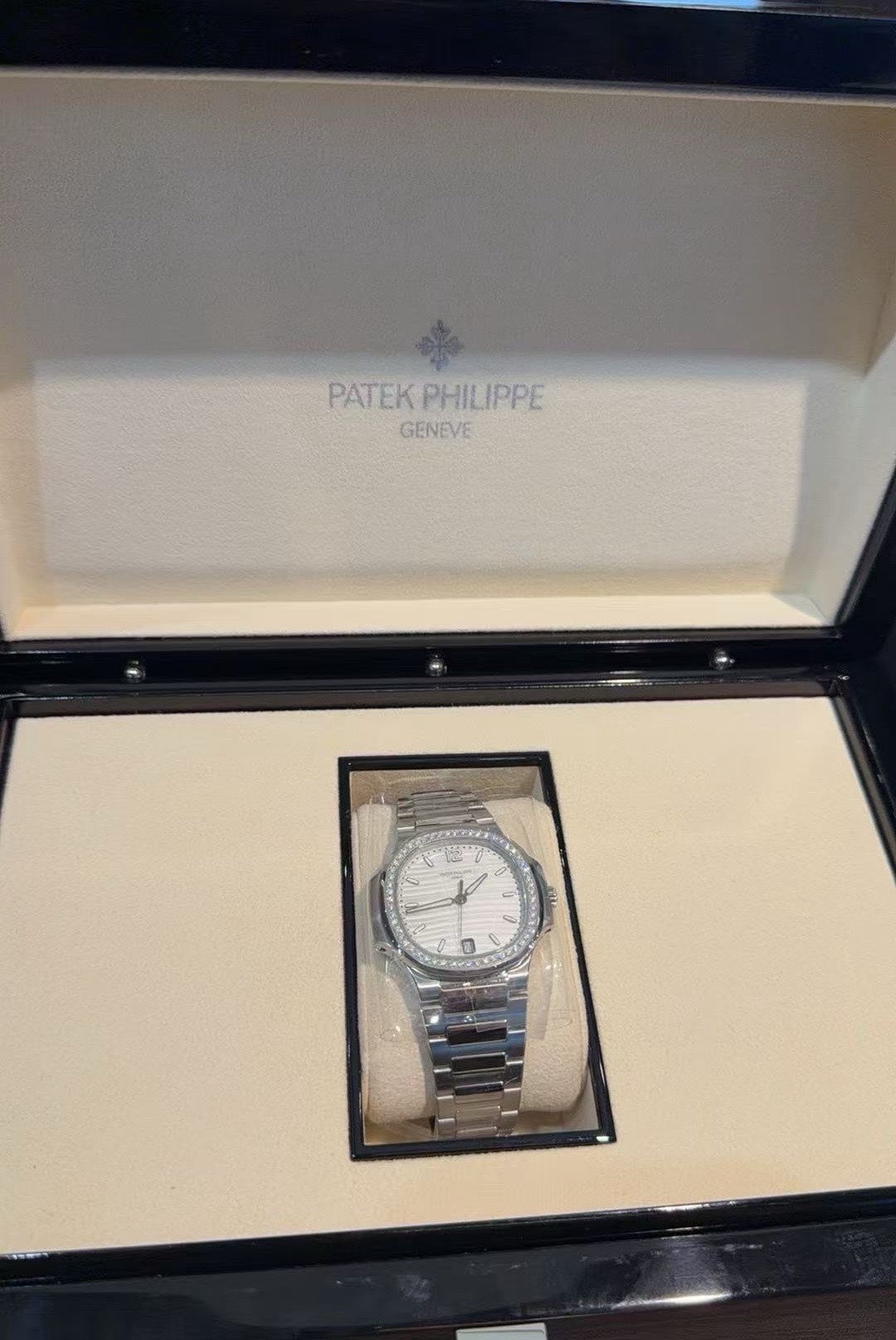 PATEK PHILIPPE Nautilus 7118/1200A-010 – Stainless Steel, White Opaline Dial with Diamond Hour Markers, 35.2 mm, Excellent Pre-Owned