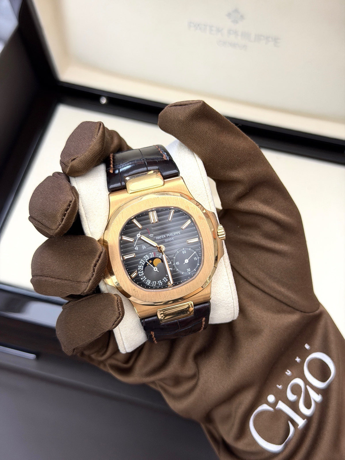 PATEK PHILIPPE Nautilus 5712R-001 – 18K Rose Gold, Black Dial with Moonphase, Power Reserve and Date, 40 mm, Excellent Pre-Owned