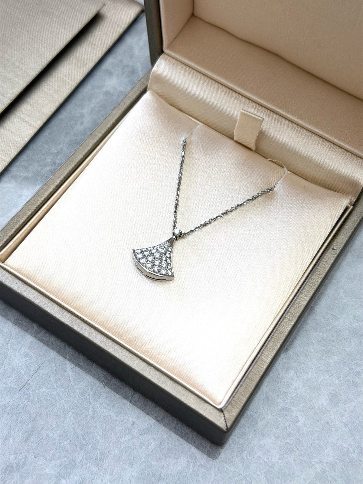BVLGARI Divas' Dream Necklace – 18K White Gold with Pavé Diamonds, 43 cm, Excellent Pre-Owned
