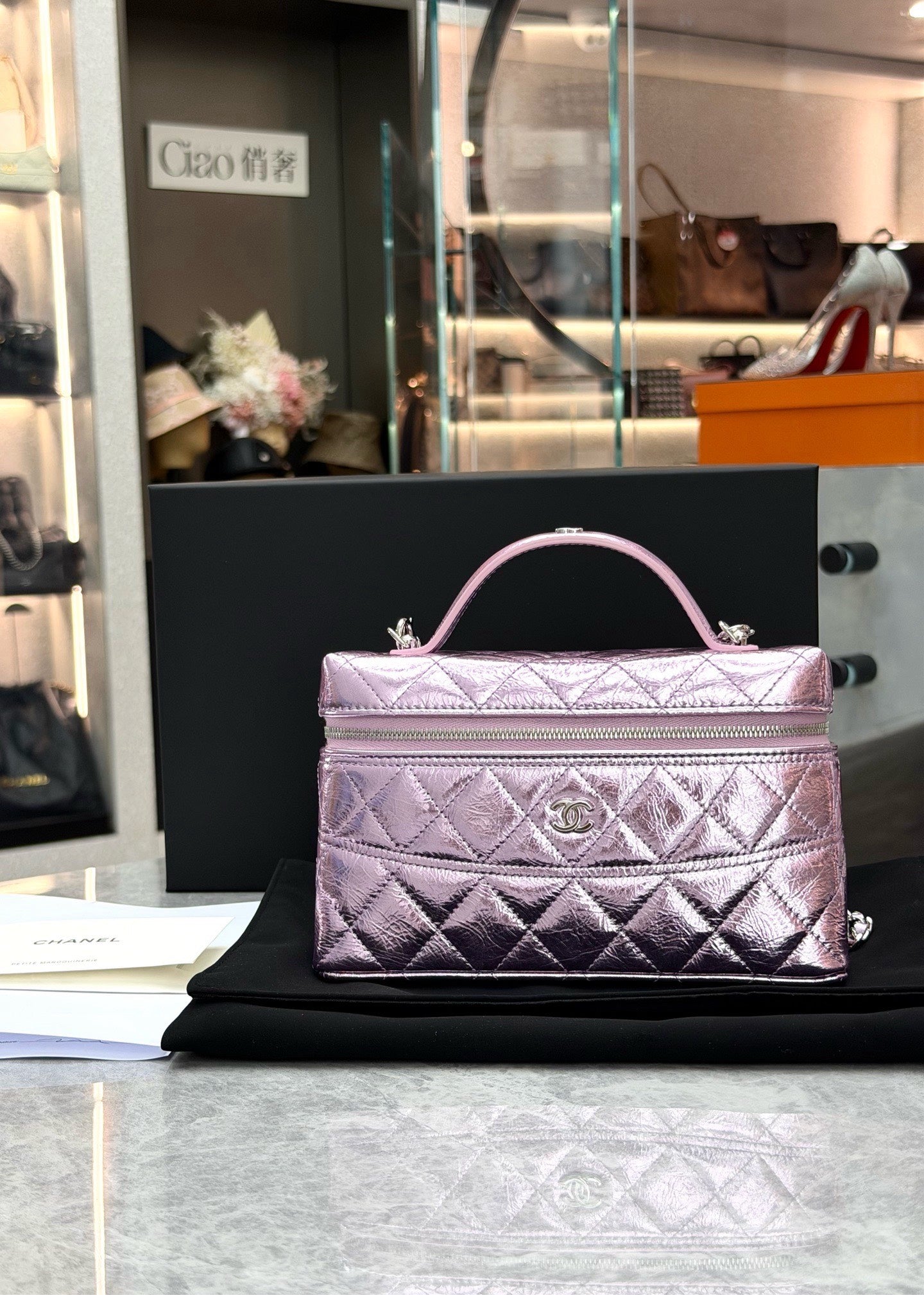 CHANEL Vanity with Chain – Iridescent Pink Quilted Lambskin, Silver Hardware, 26B, Excellent Pre-Owned
