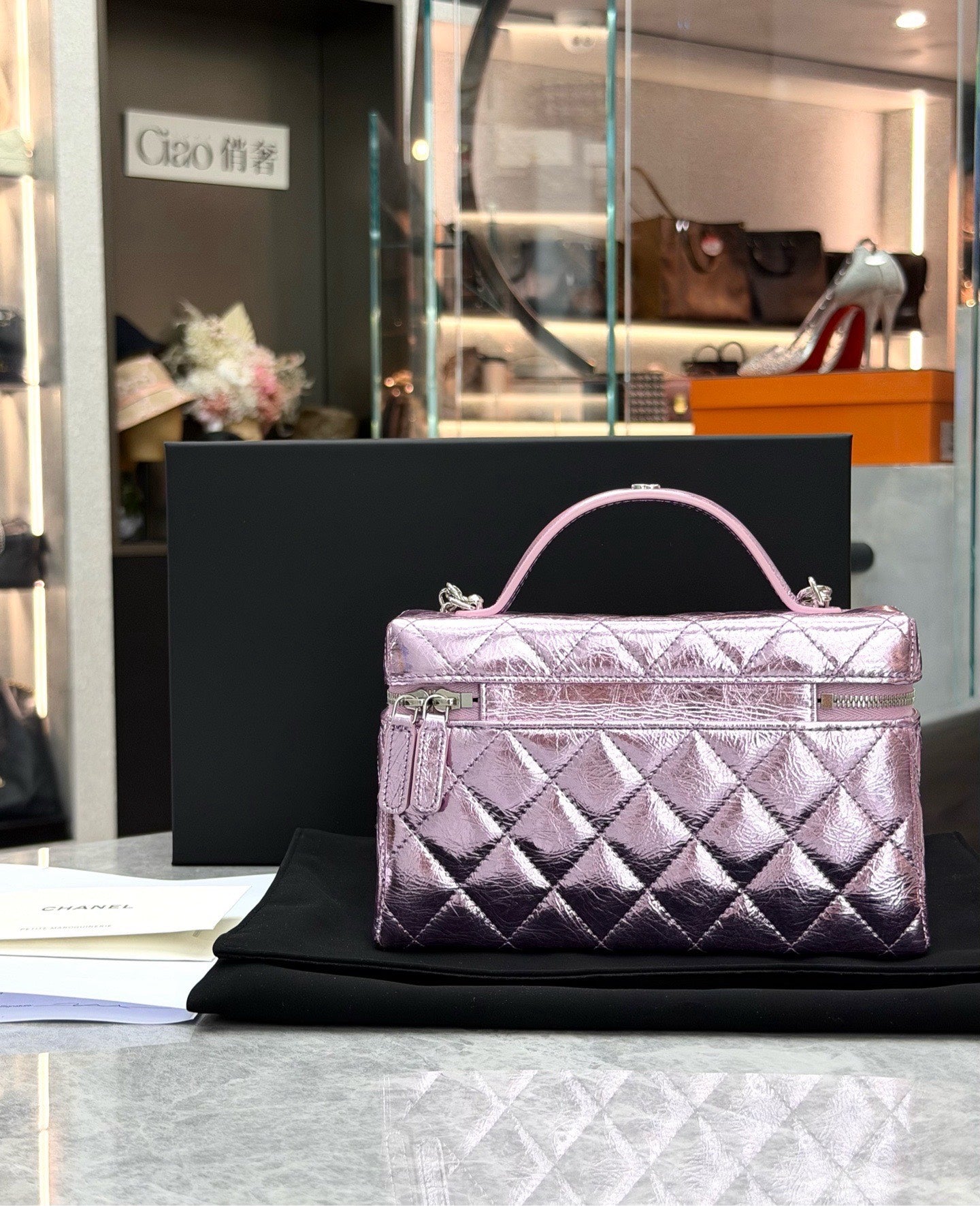 CHANEL Vanity with Chain – Iridescent Pink Quilted Lambskin, Silver Hardware, 26B, Excellent Pre-Owned