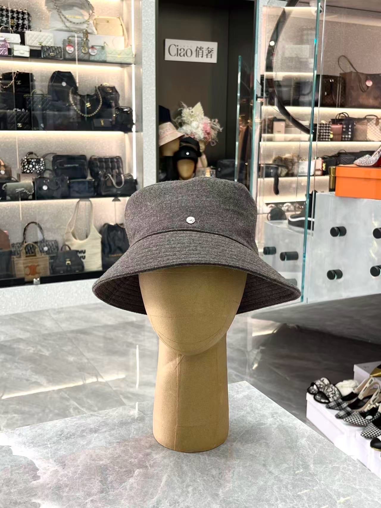 HERMÈS Wool Bucket Hat – Grey Felted Wool, Head Circumference 57 cm, Good Pre-Owned
