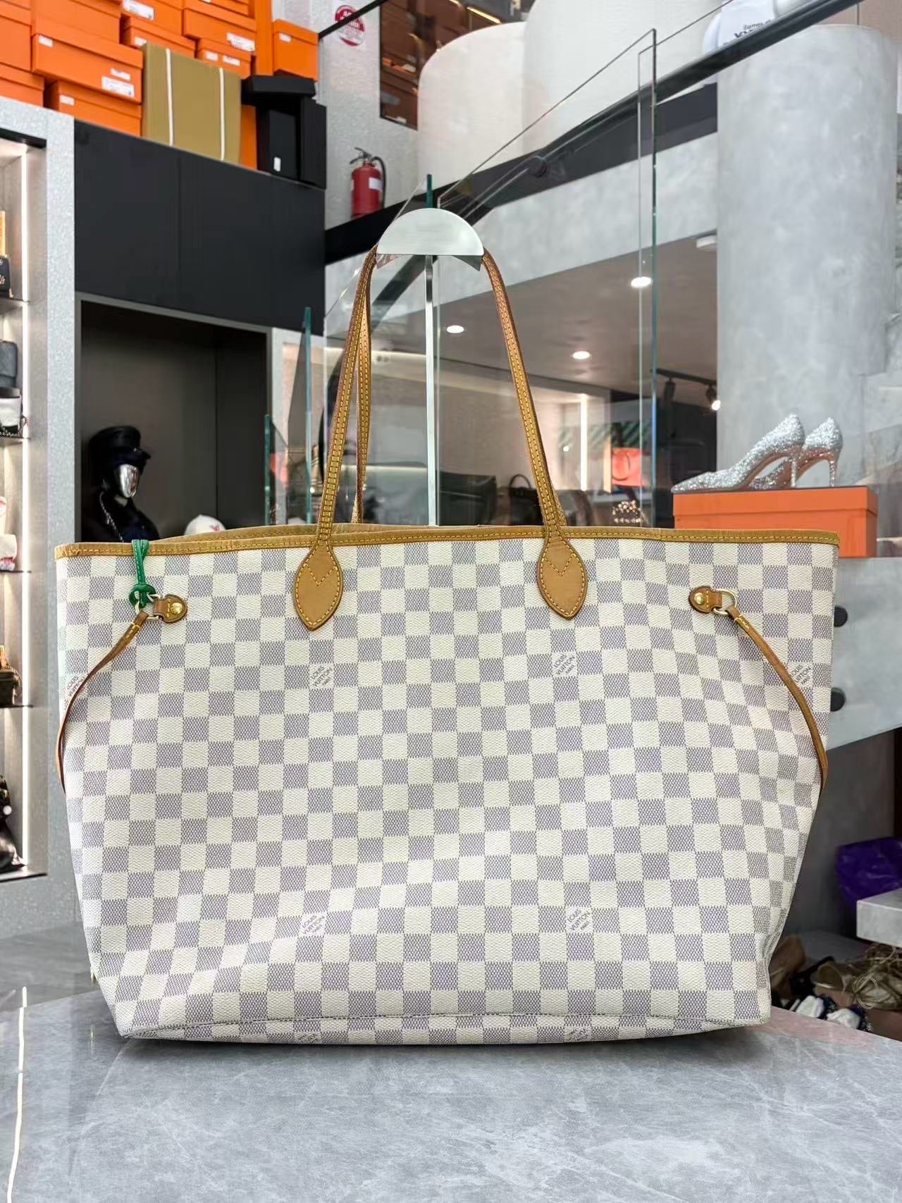 LOUIS VUITTON Neverfull GM – Damier Azur Canvas with Natural Cowhide, Good Pre-Owned