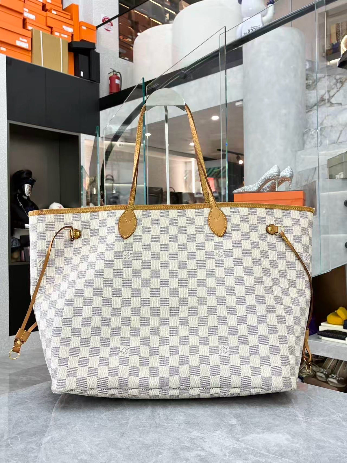 LOUIS VUITTON Neverfull GM – Damier Azur Canvas with Natural Cowhide, Good Pre-Owned